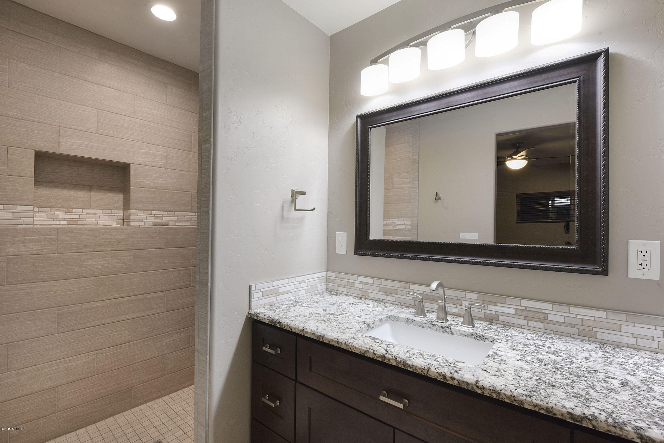 11832 N Mandarin Lane