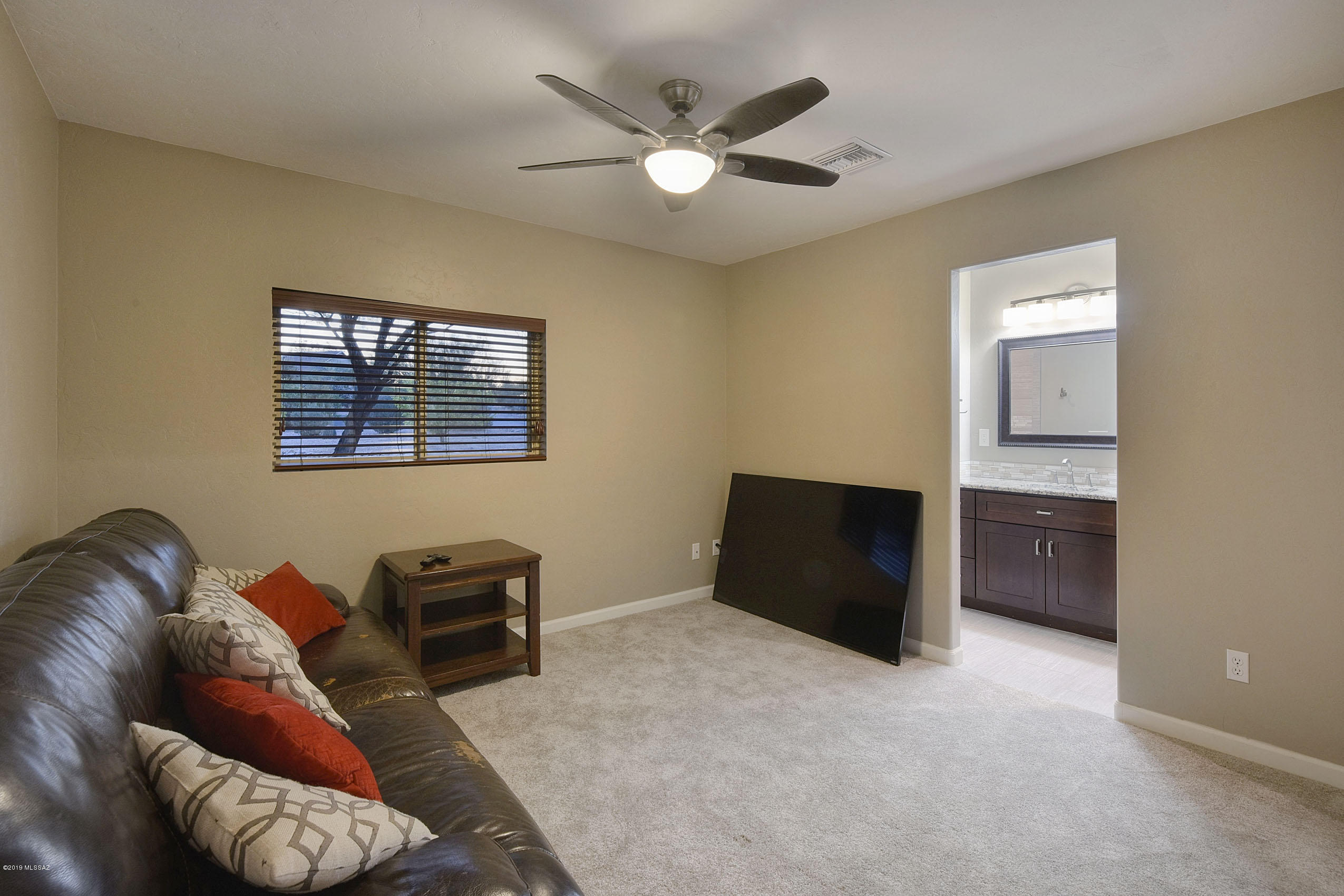 11832 N Mandarin Lane