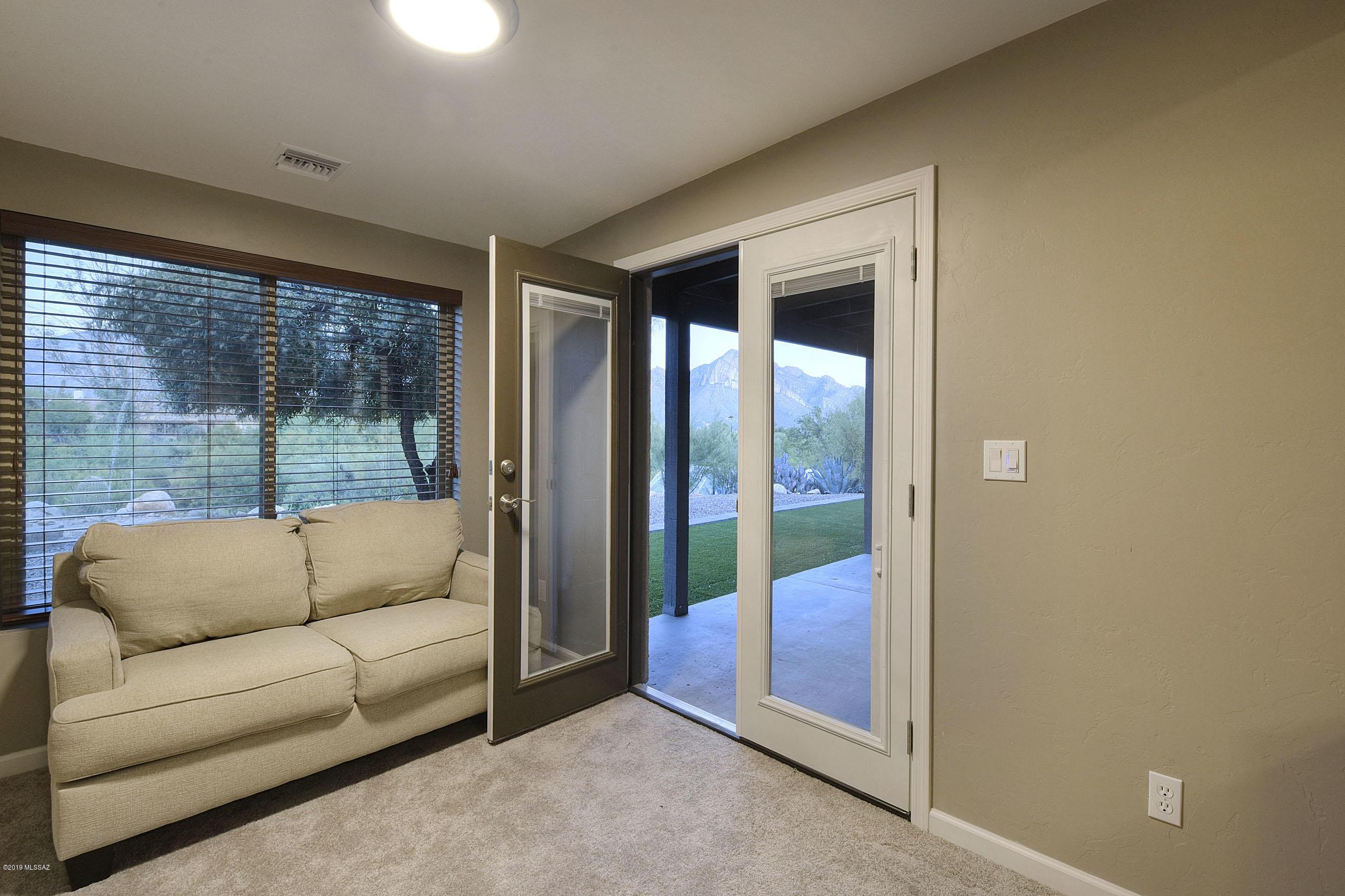 11832 N Mandarin Lane