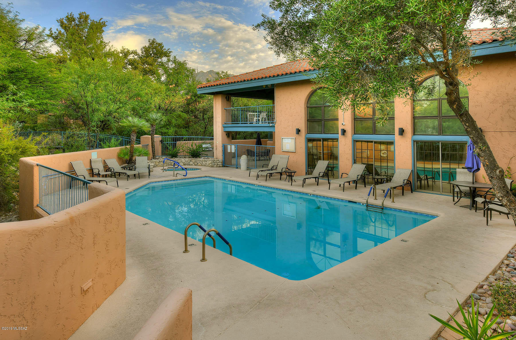 5353 N Paseo De La Terraza