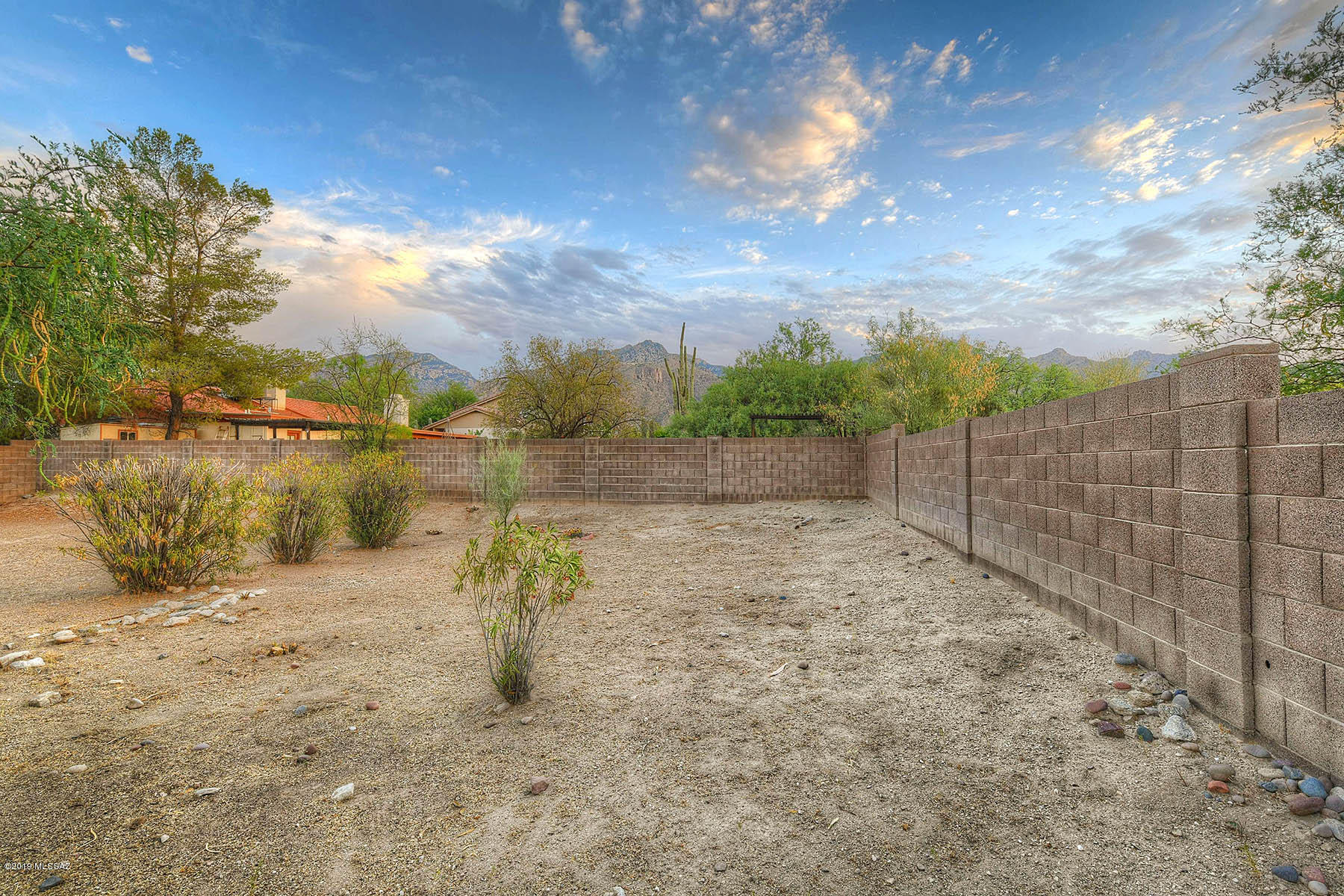 5710 N Avenida Silencioso