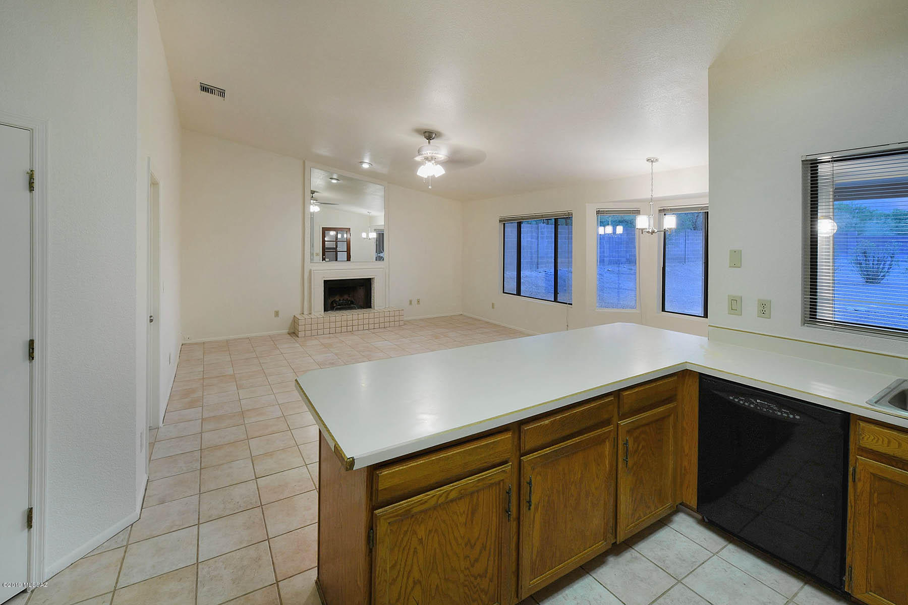 5710 N Avenida Silencioso