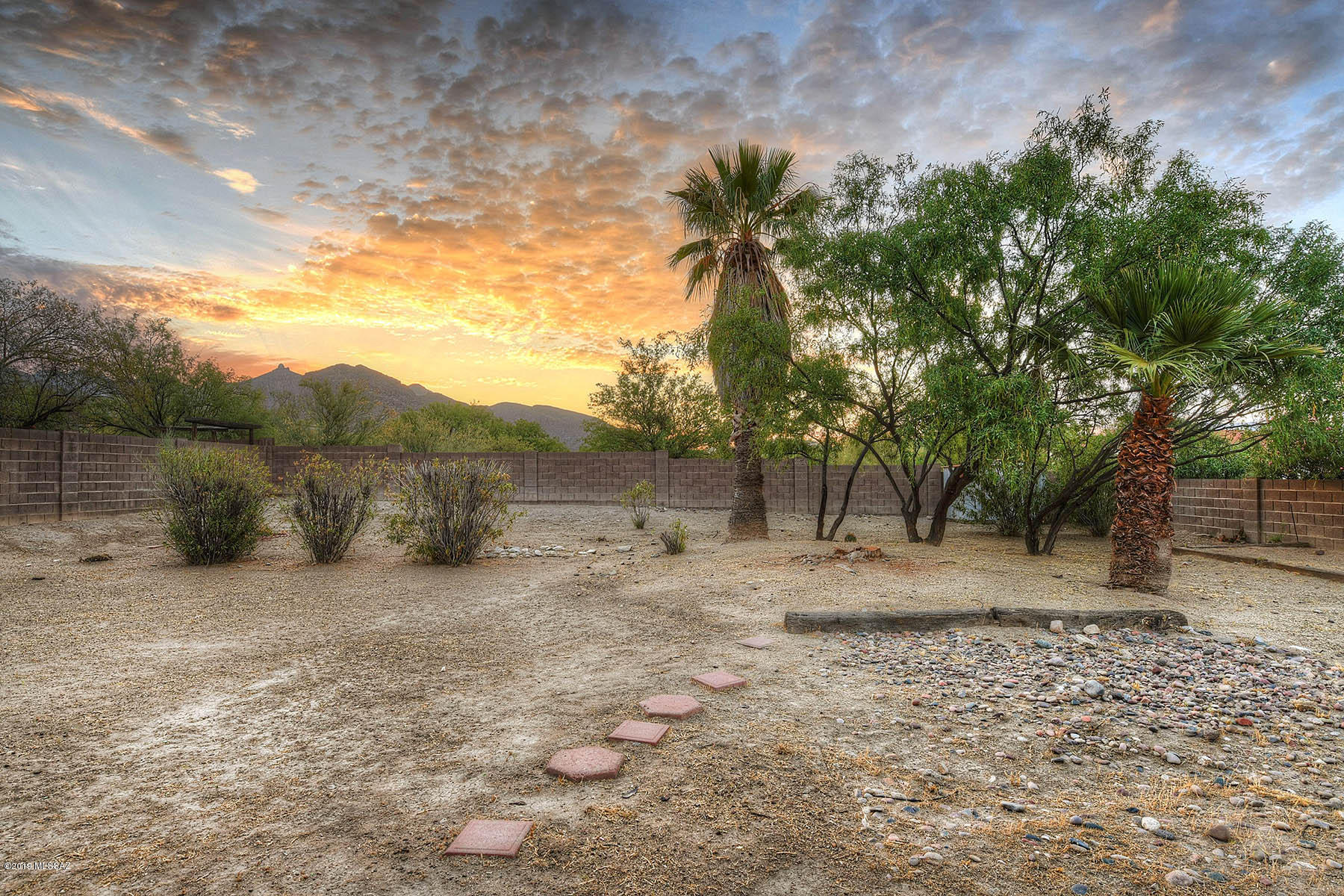 5710 N Avenida Silencioso