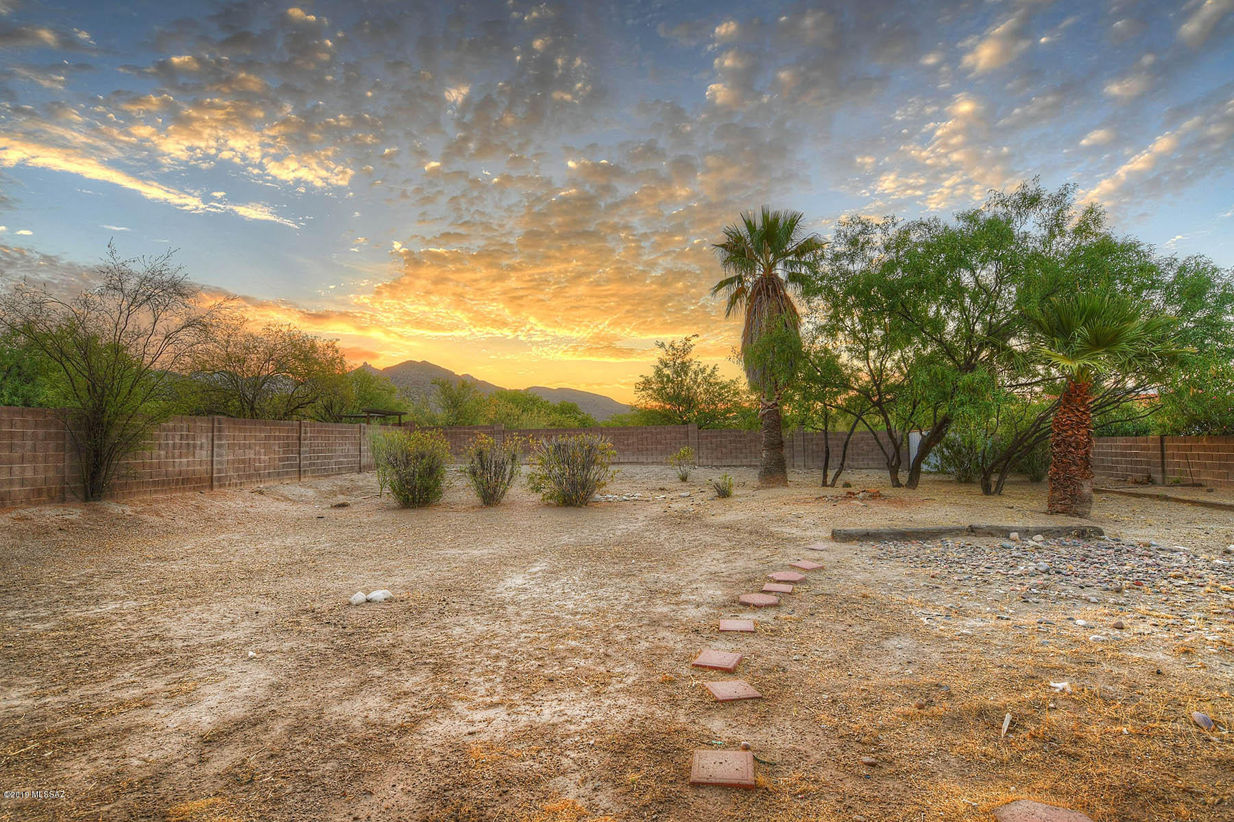 5710 N Avenida Silencioso