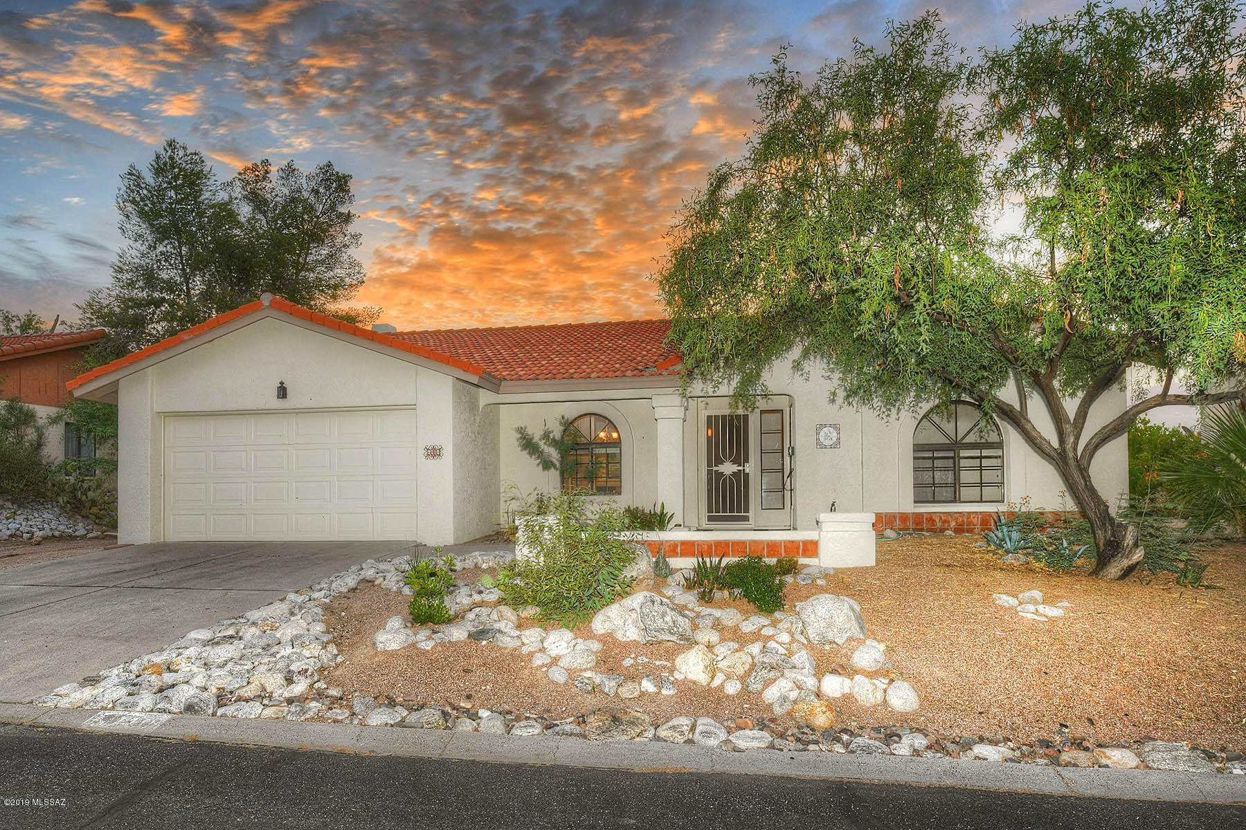 5710 N Avenida Silencioso