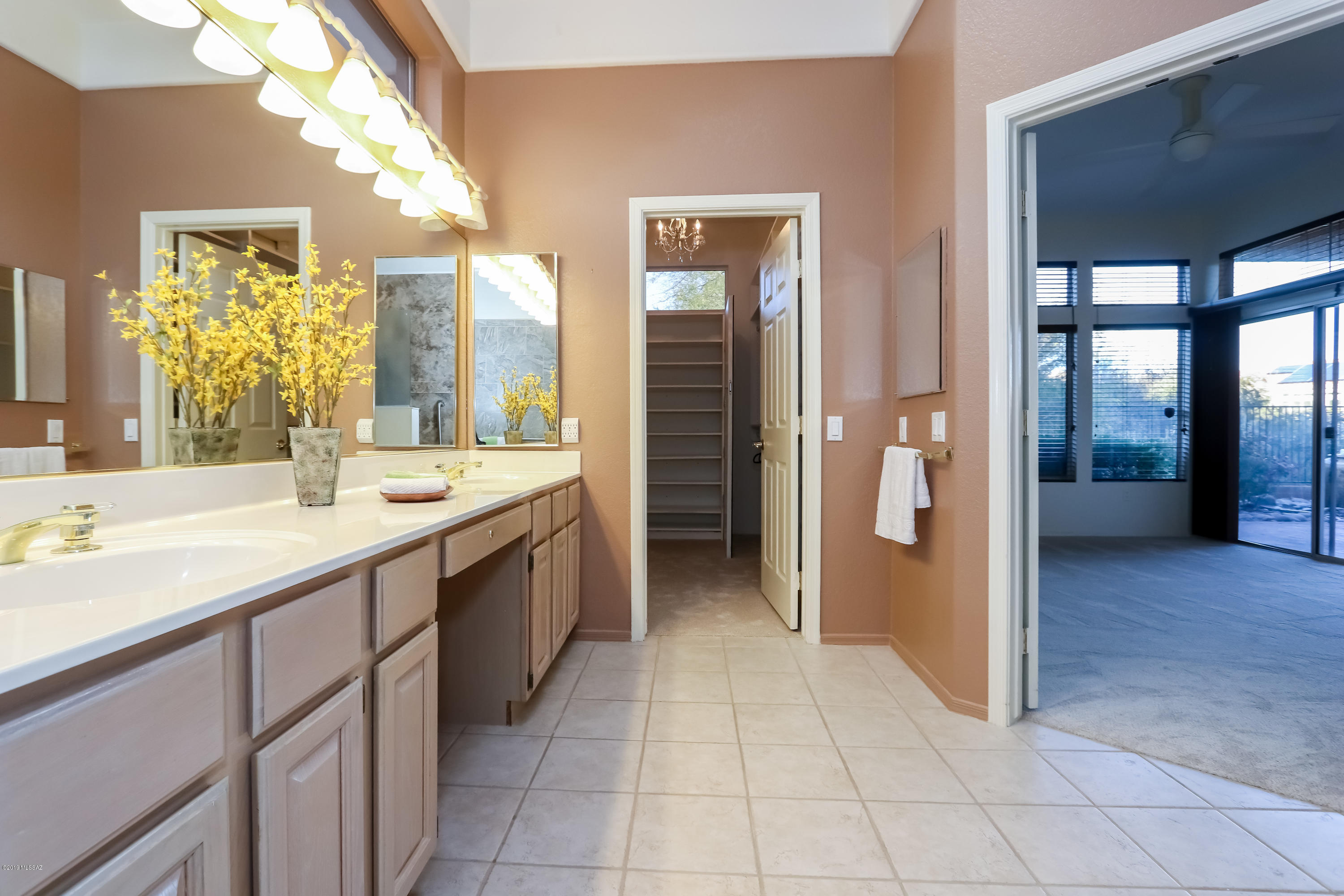 1845 E Somnolent Way