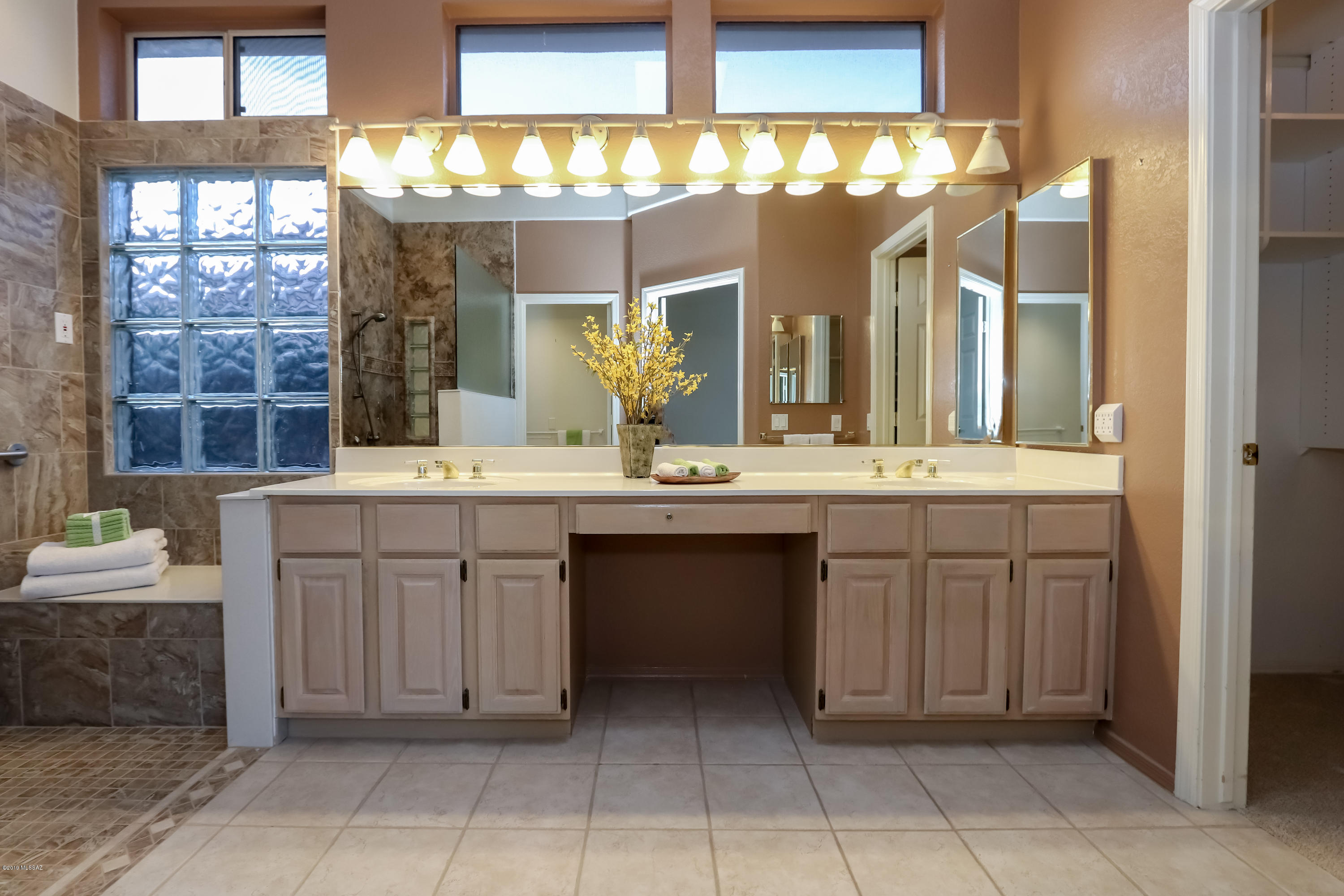 1845 E Somnolent Way