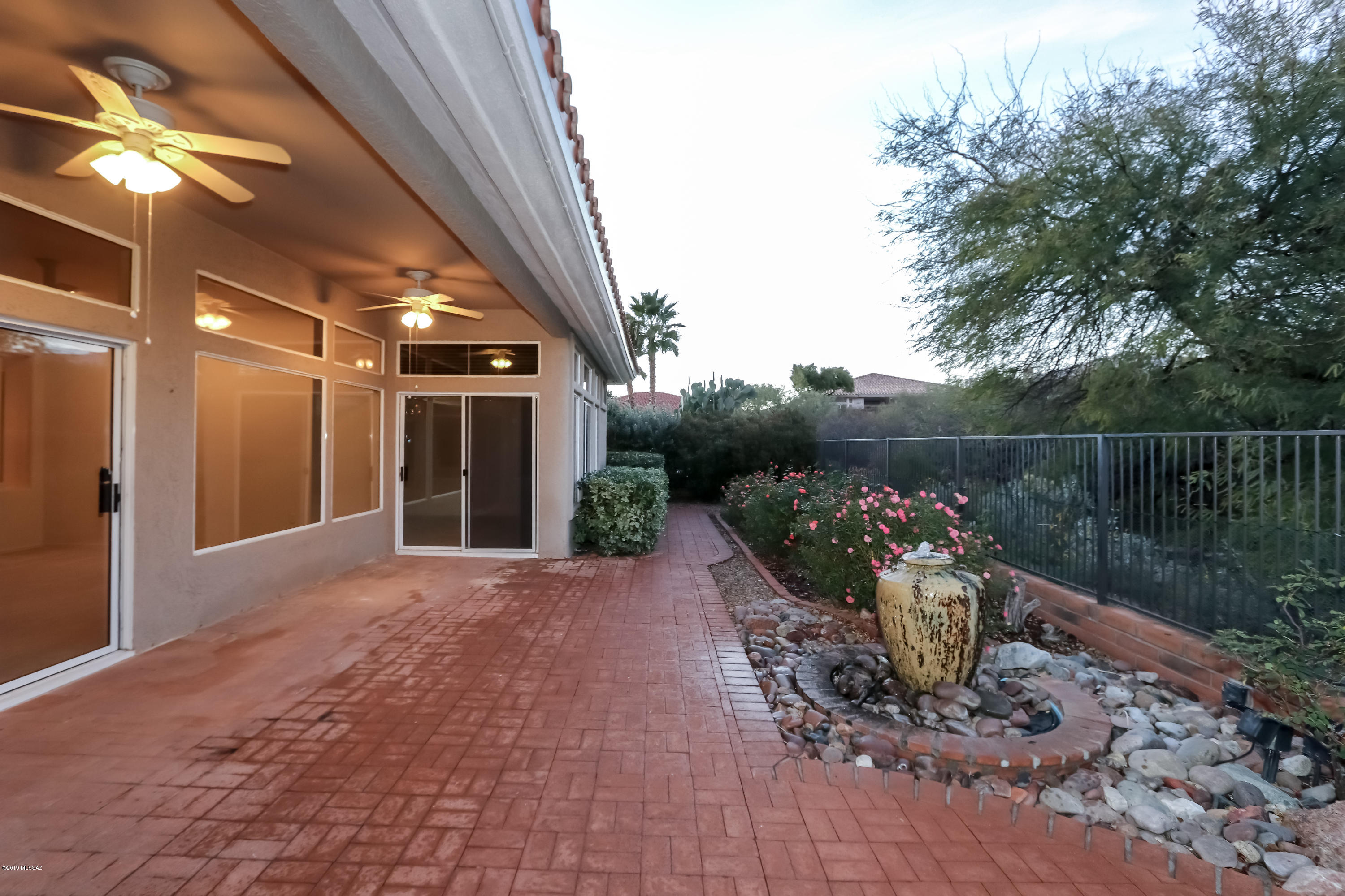 1845 E Somnolent Way