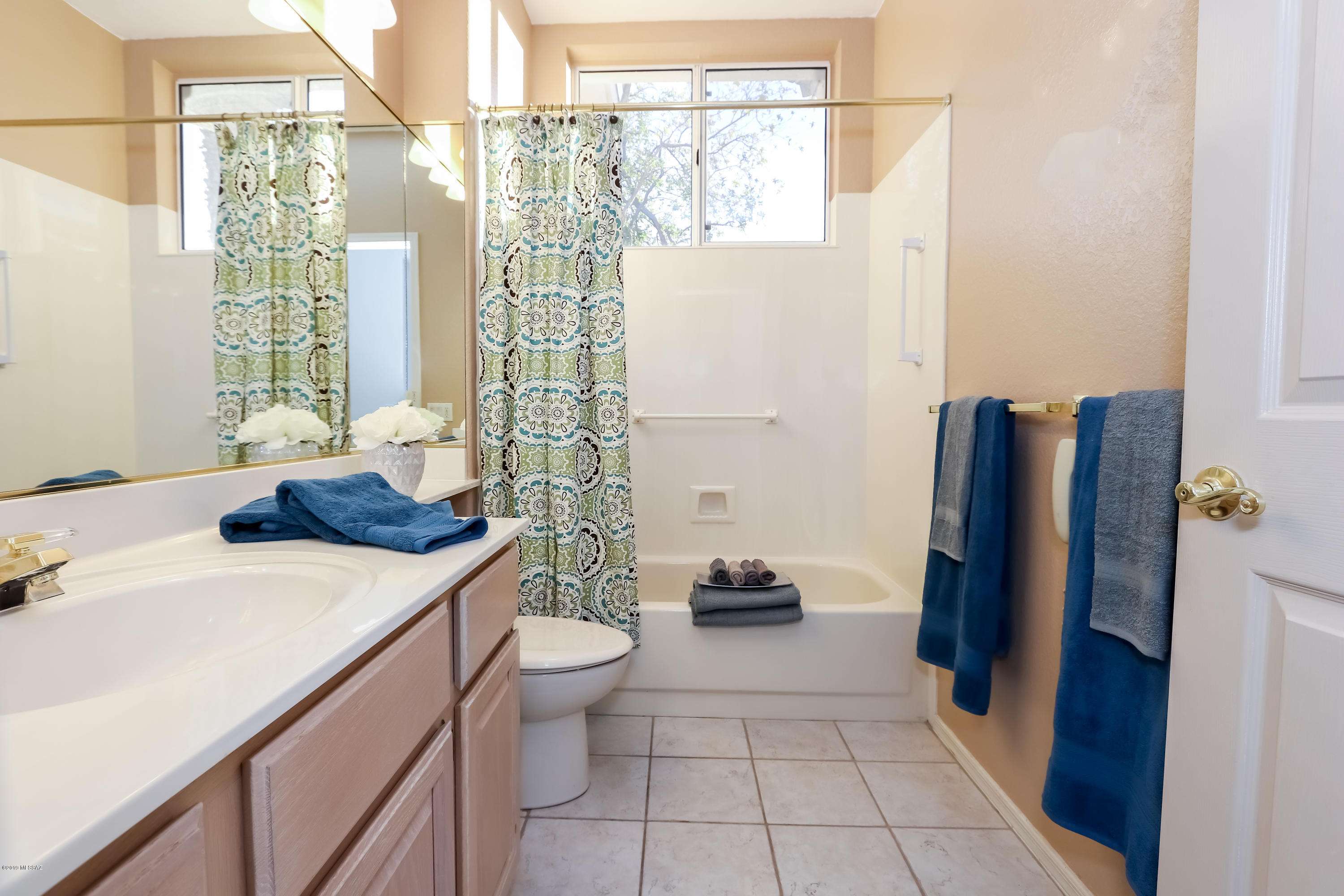 1845 E Somnolent Way