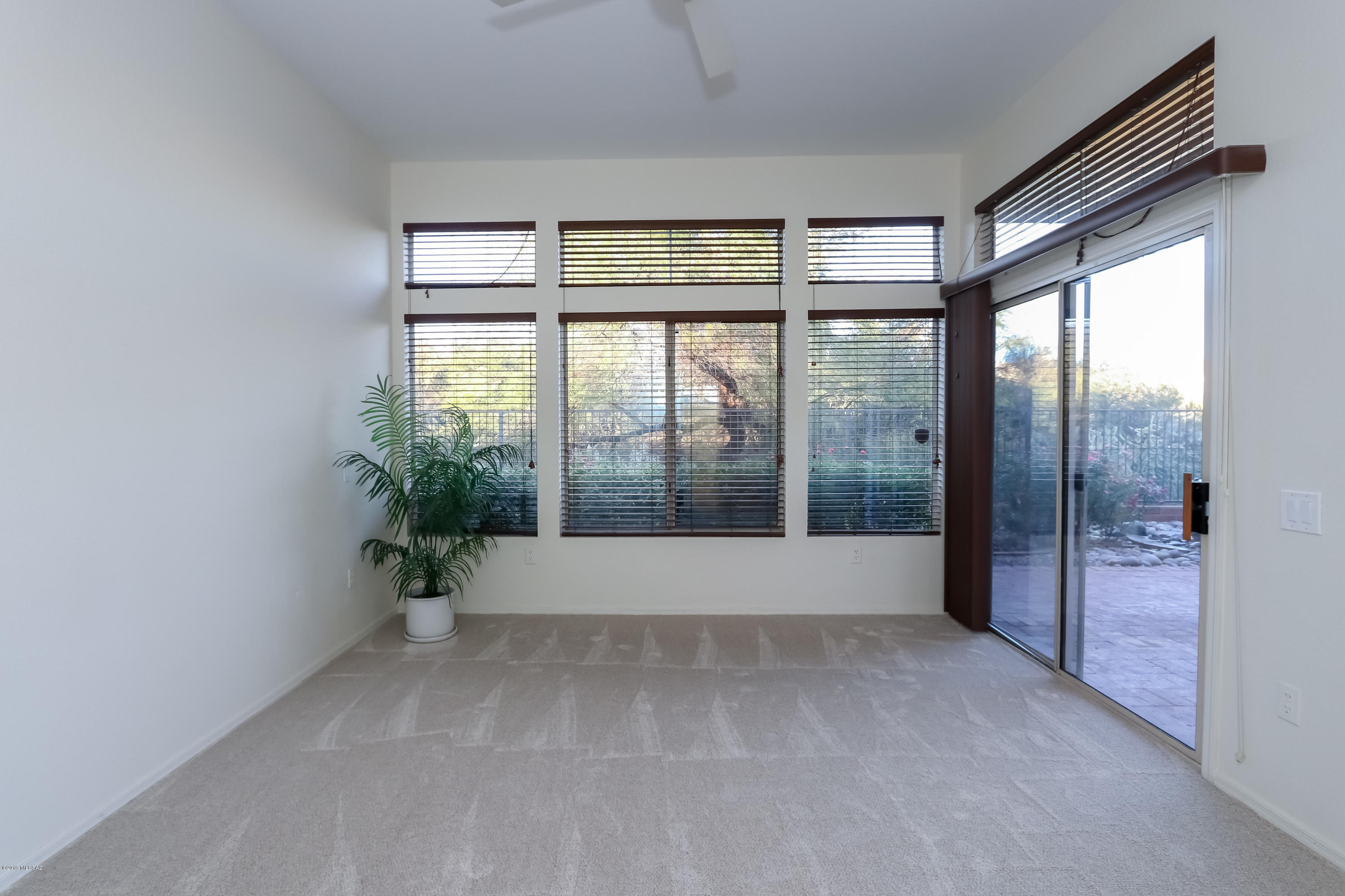 1845 E Somnolent Way