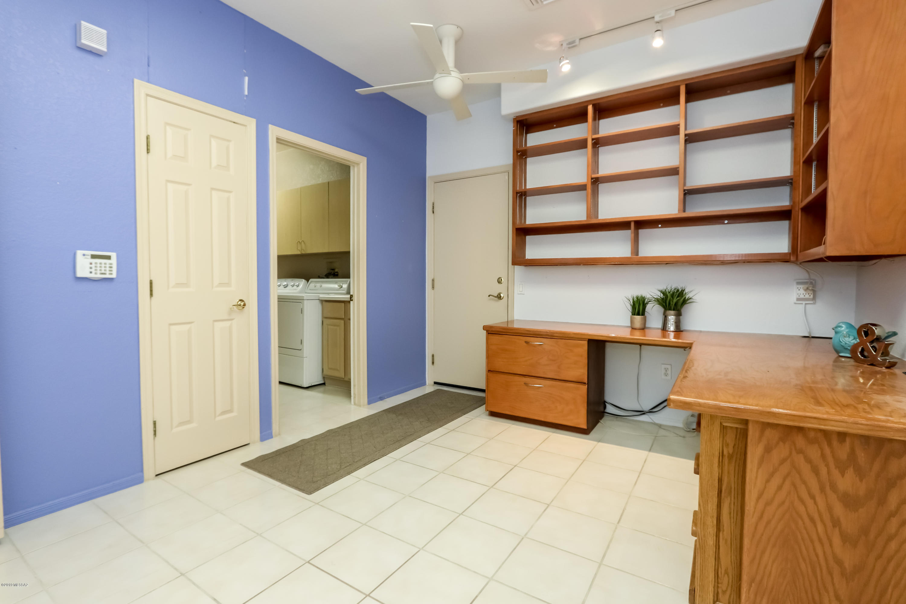 1845 E Somnolent Way