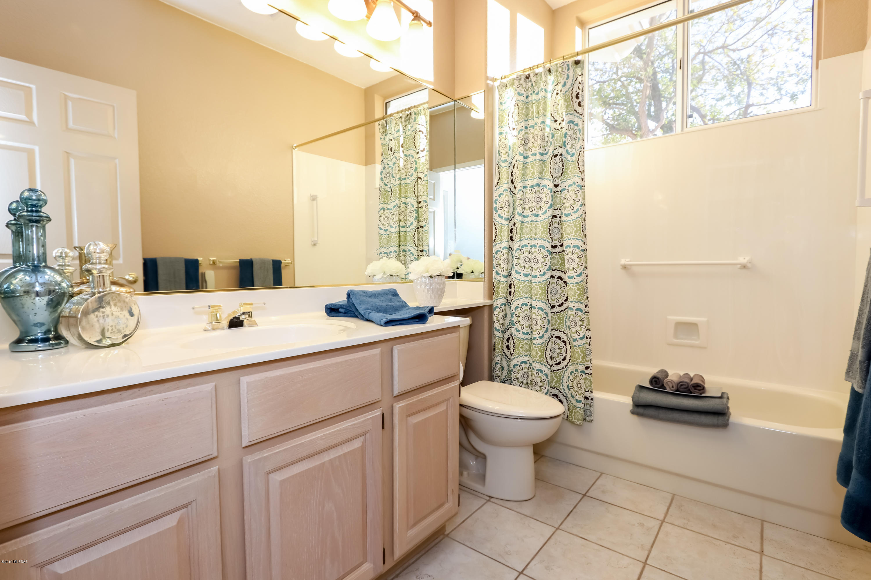 1845 E Somnolent Way