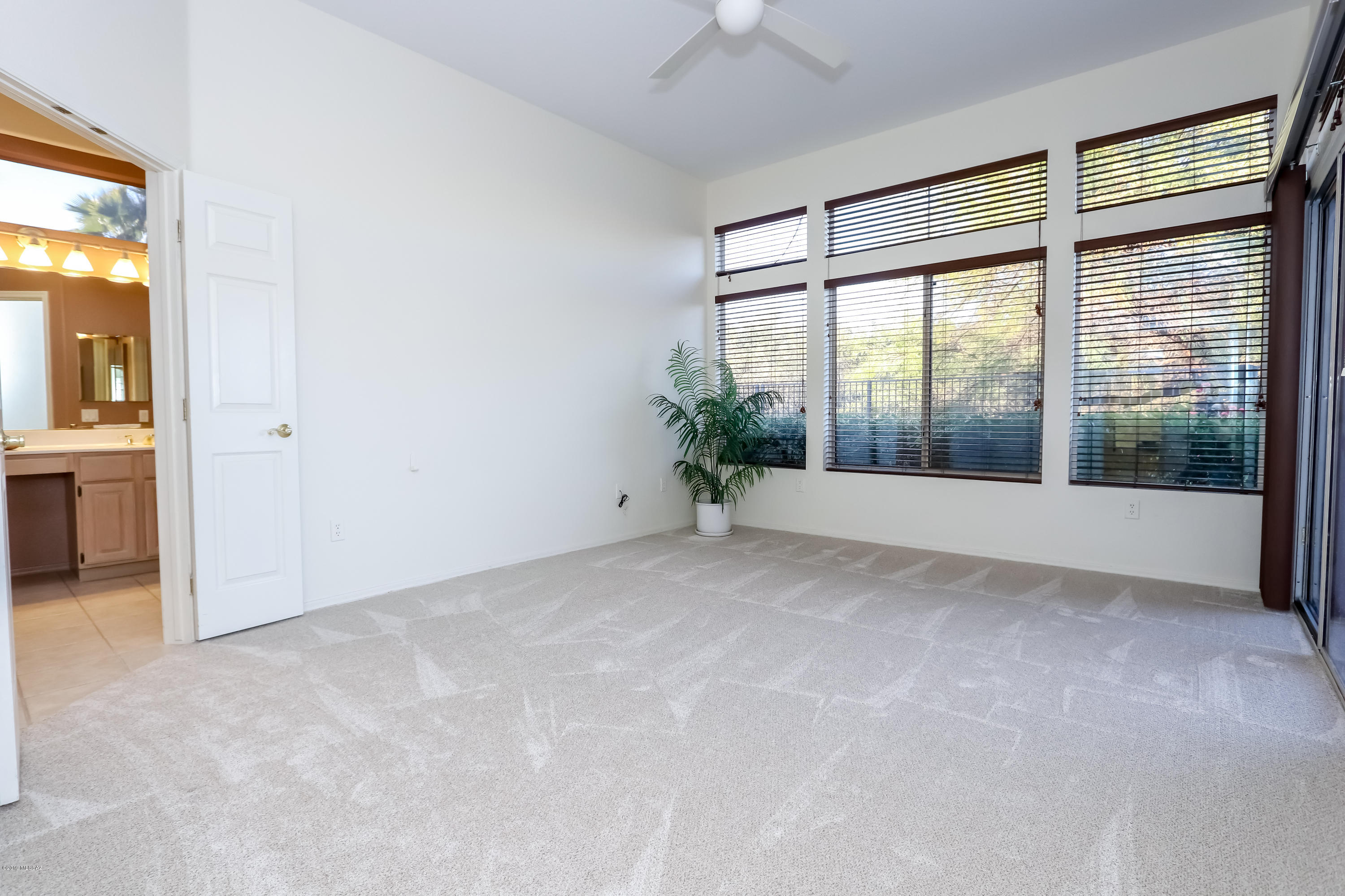 1845 E Somnolent Way