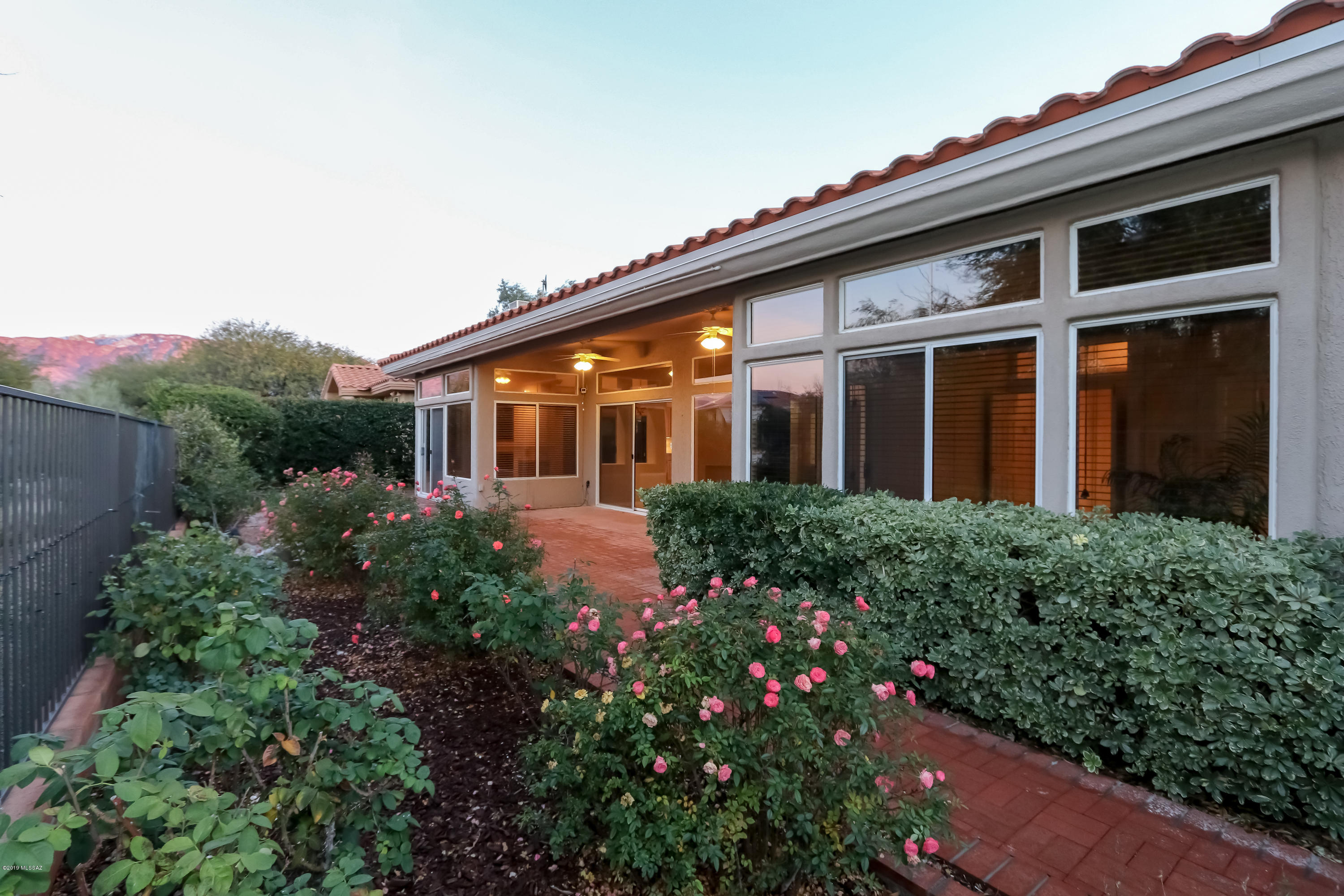 1845 E Somnolent Way