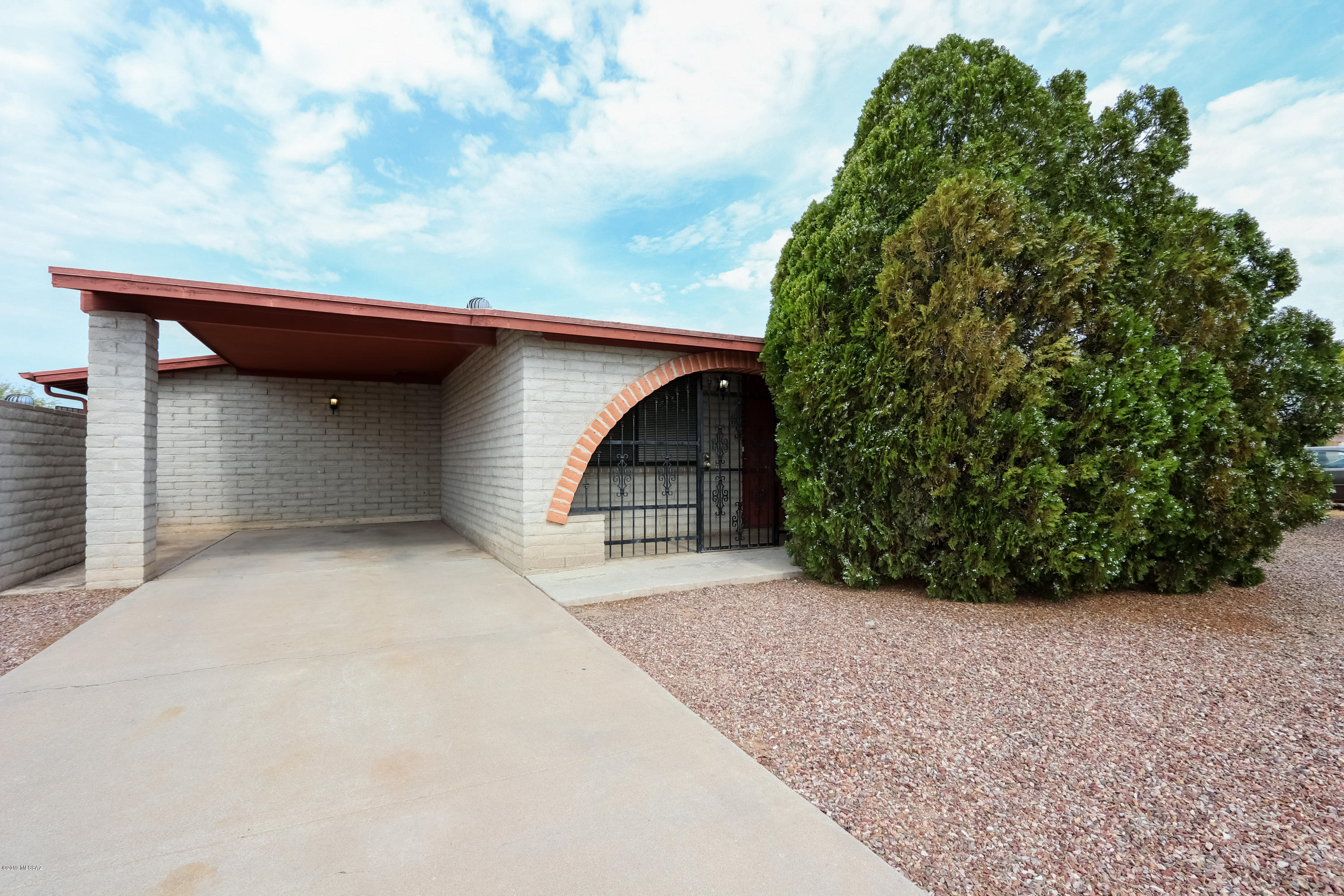 5945 N Antillon Place