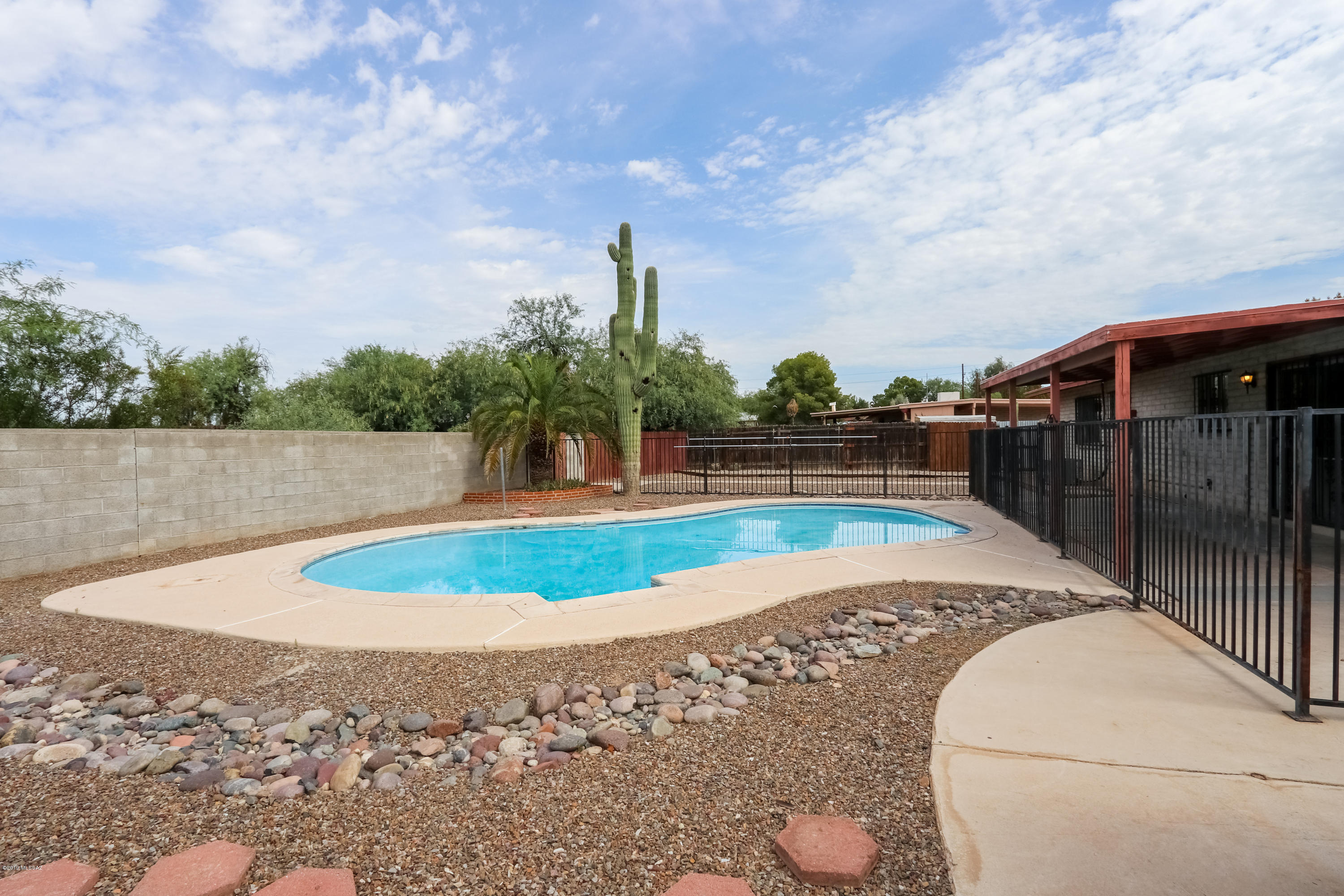 5945 N Antillon Place