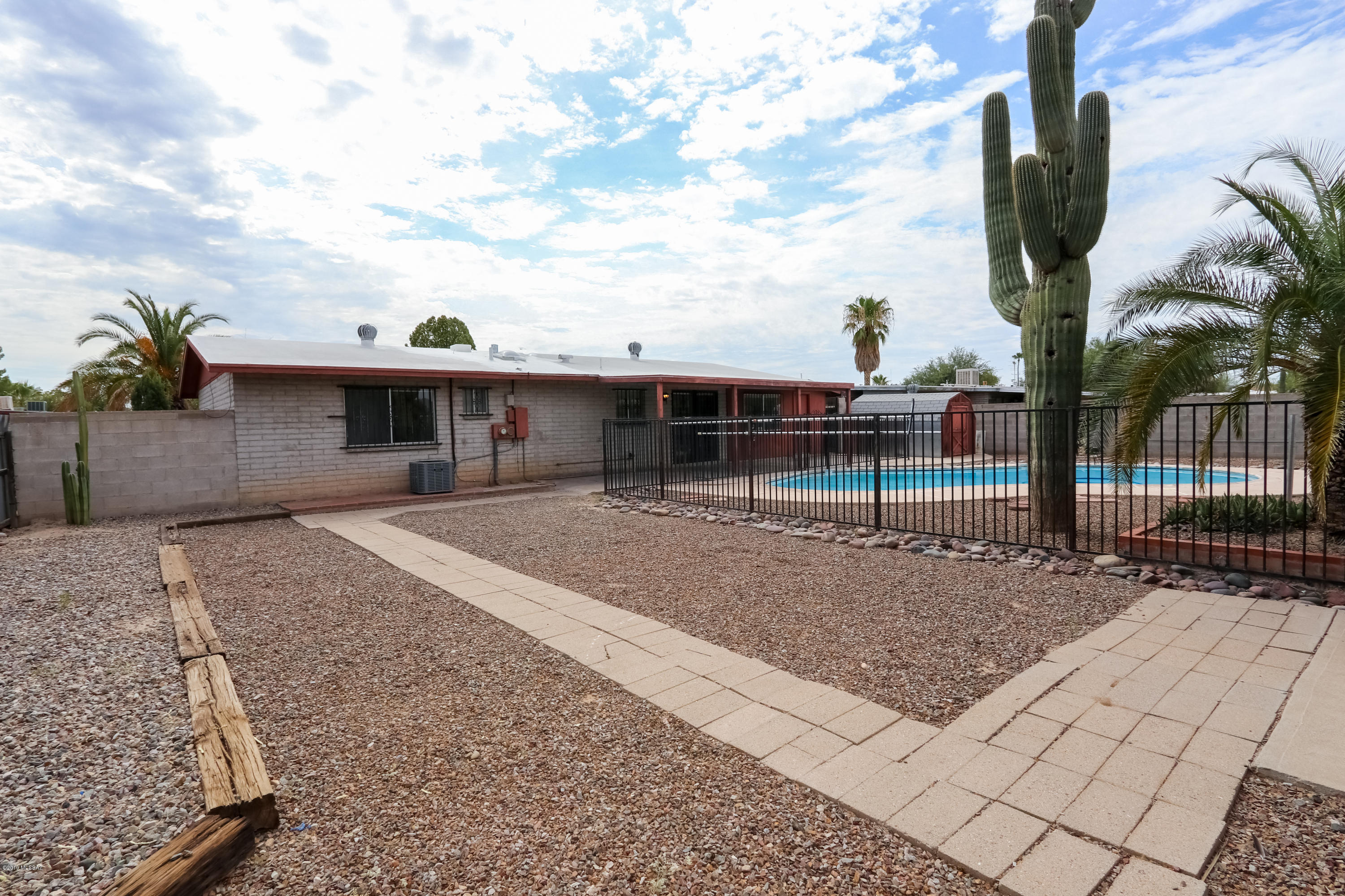 5945 N Antillon Place