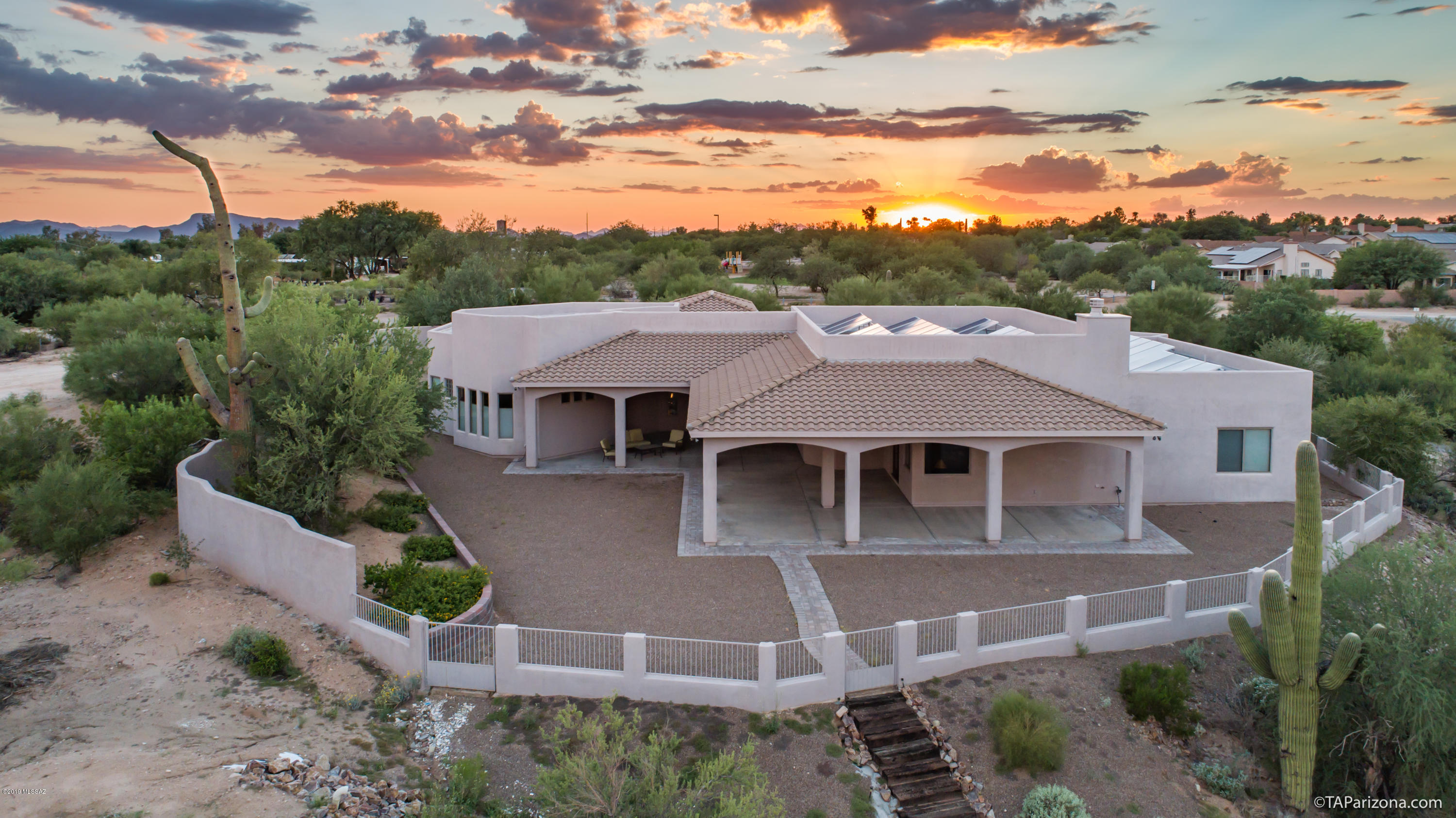 9610 N Camino Del Plata