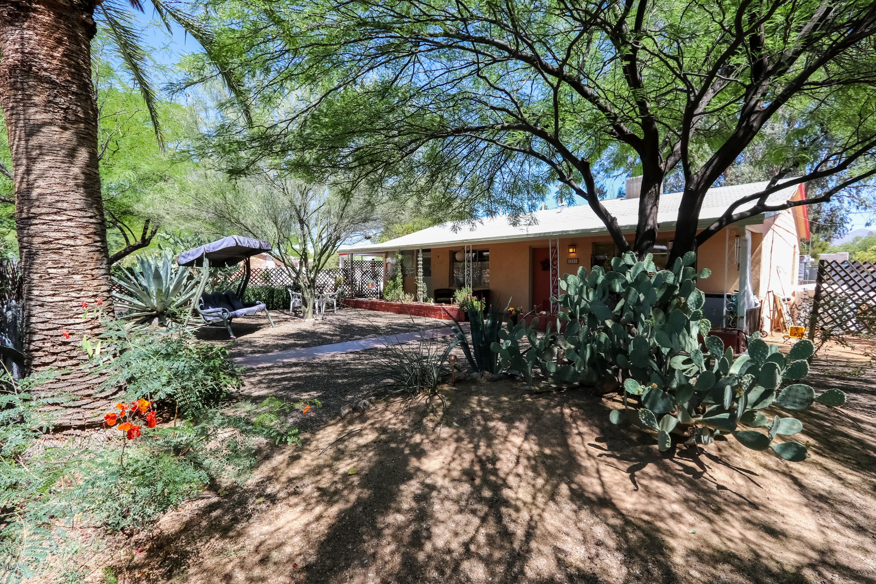 2201 E Silver Street