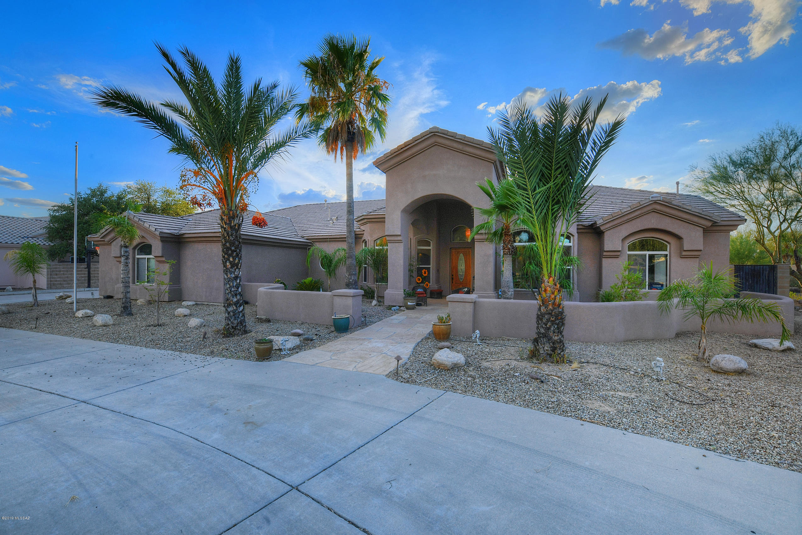 10065 N Ironwood Oasis Place