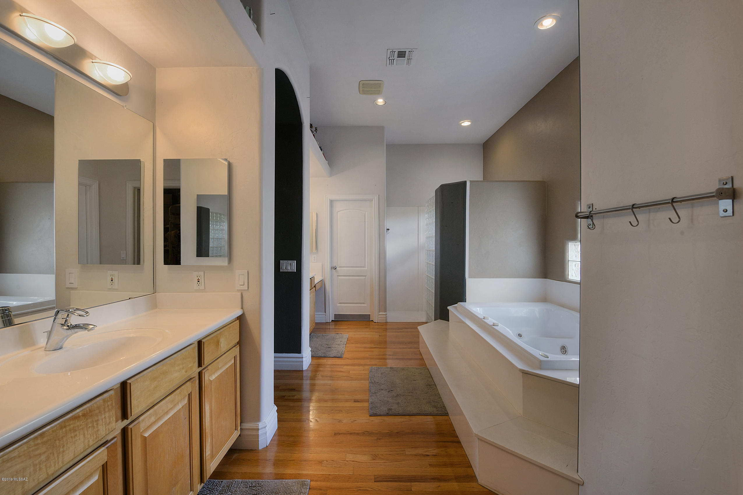 10065 N Ironwood Oasis Place