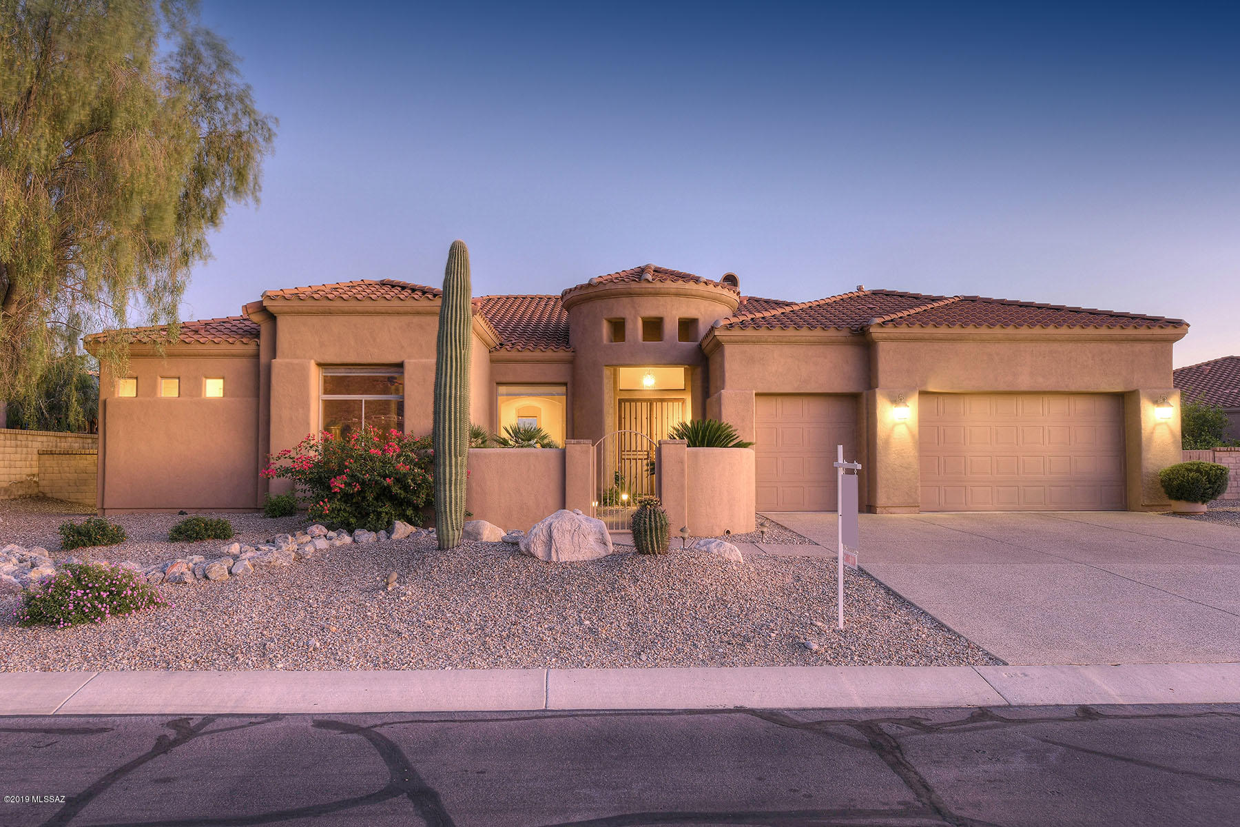 4418 E Pinnacle Ridge Place