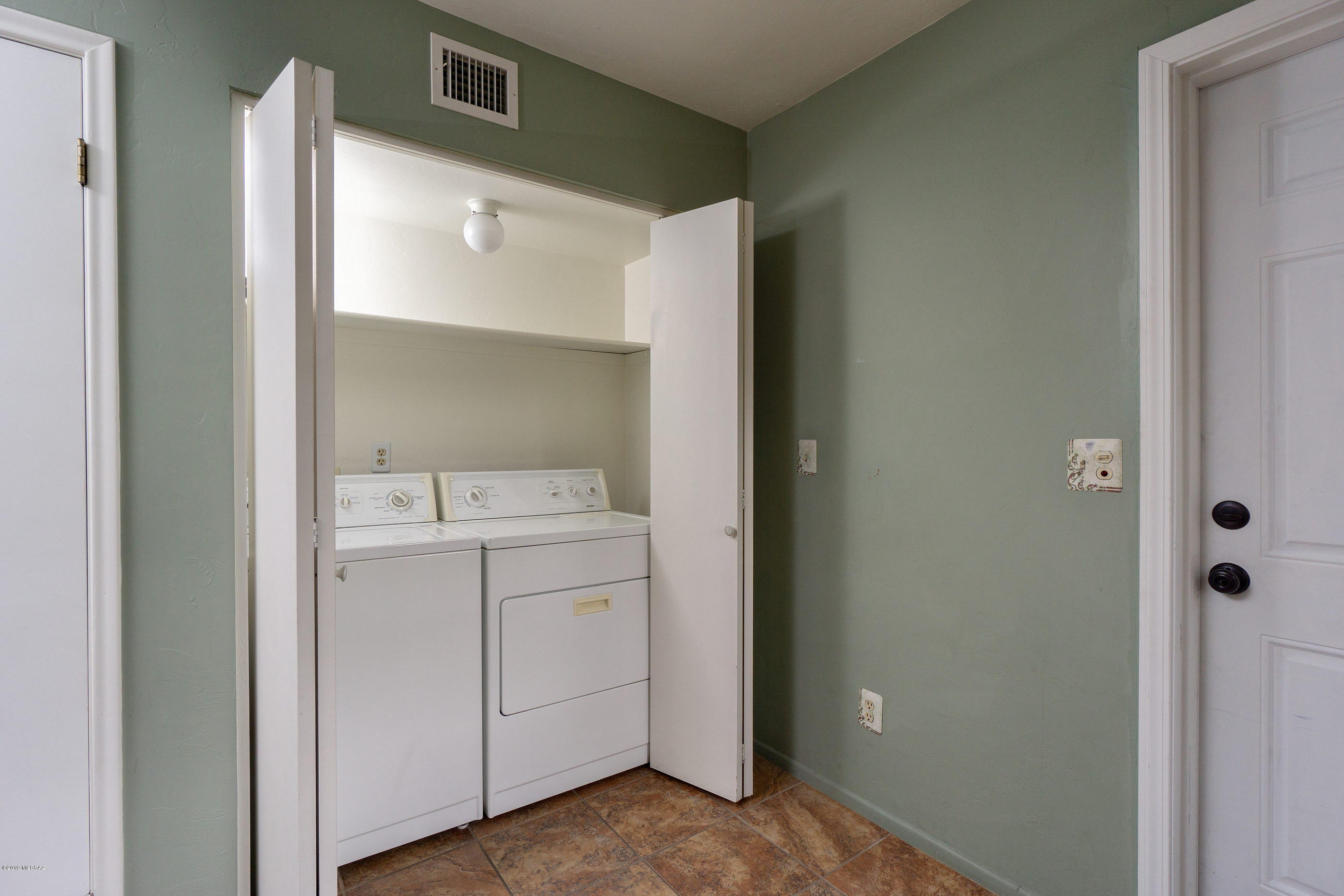 1171 N Corinthian Place