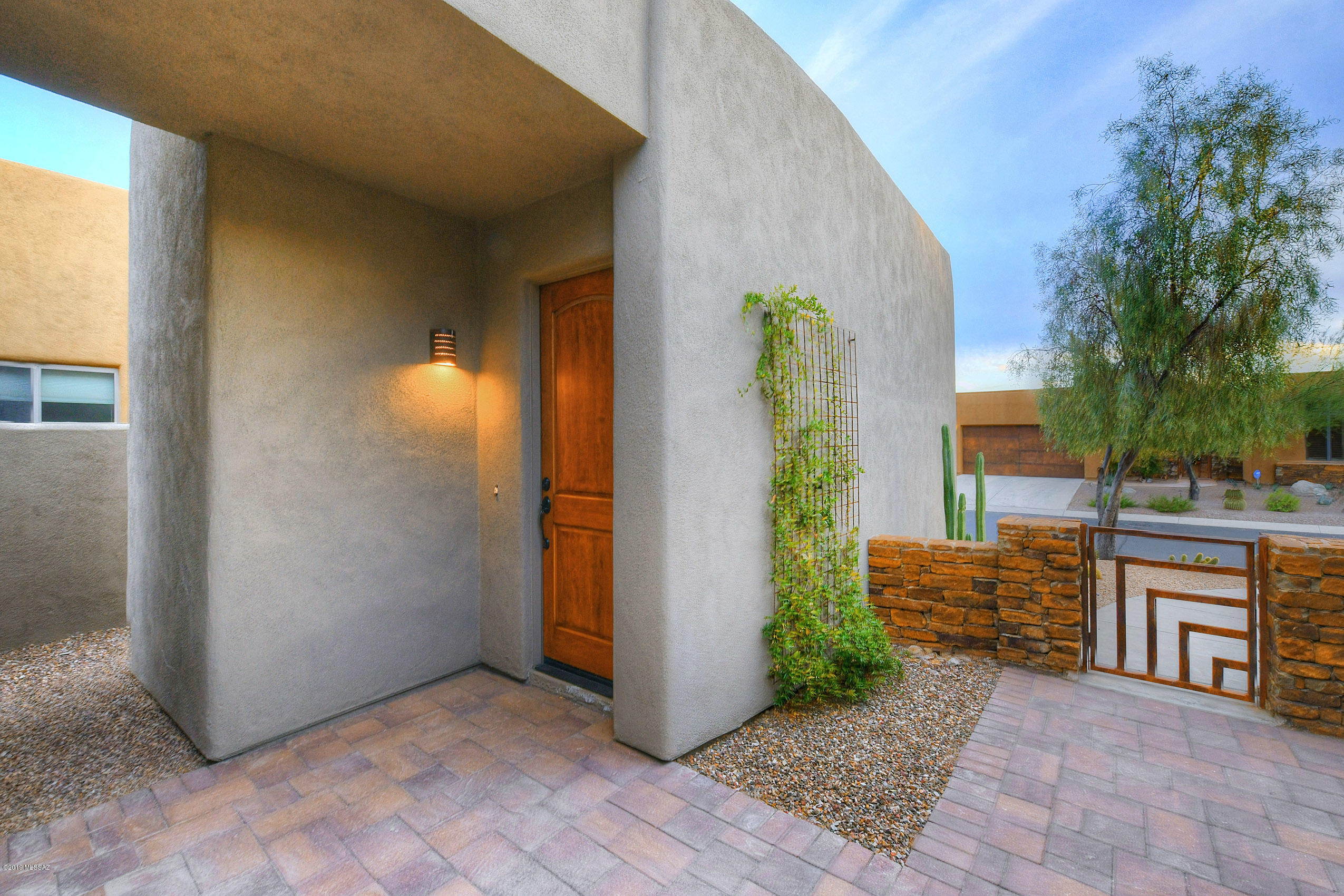 990 W Par Four Drive