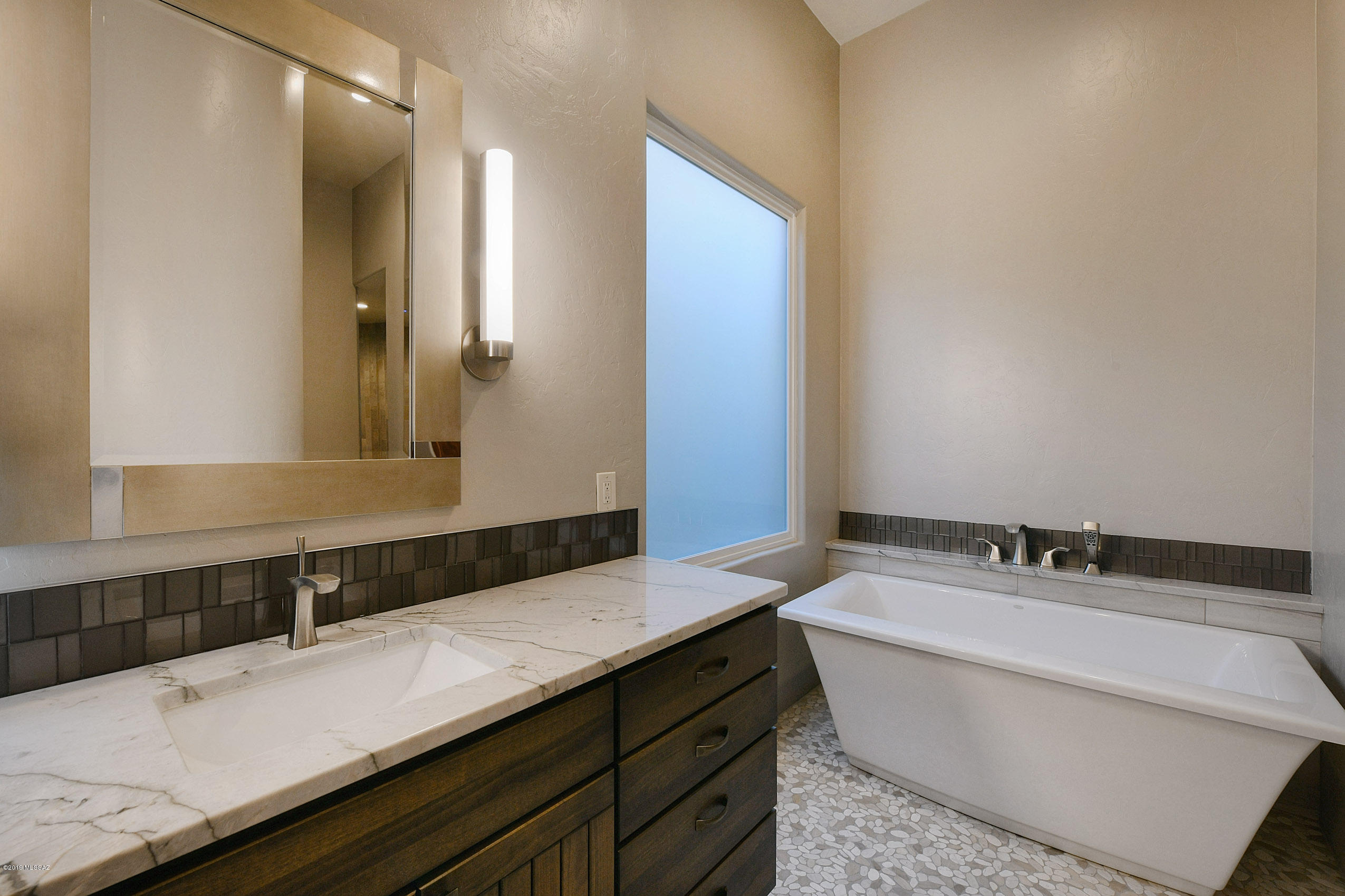 990 W Par Four Drive