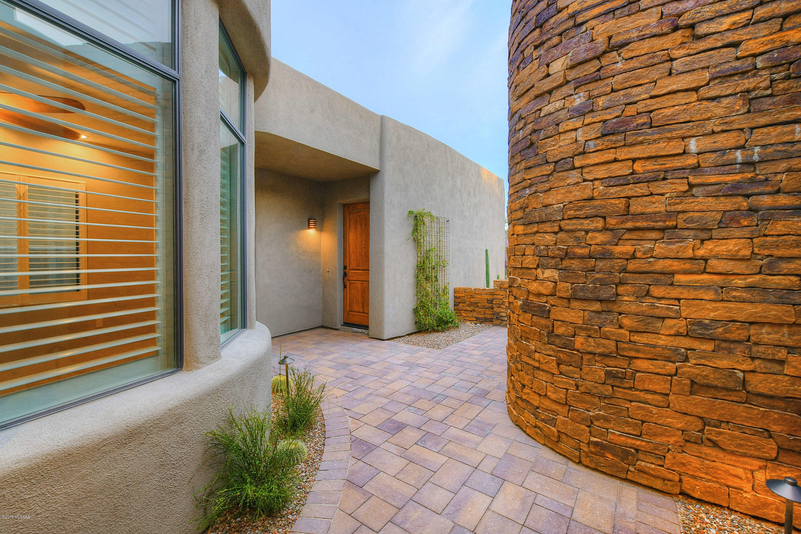 990 W Par Four Drive