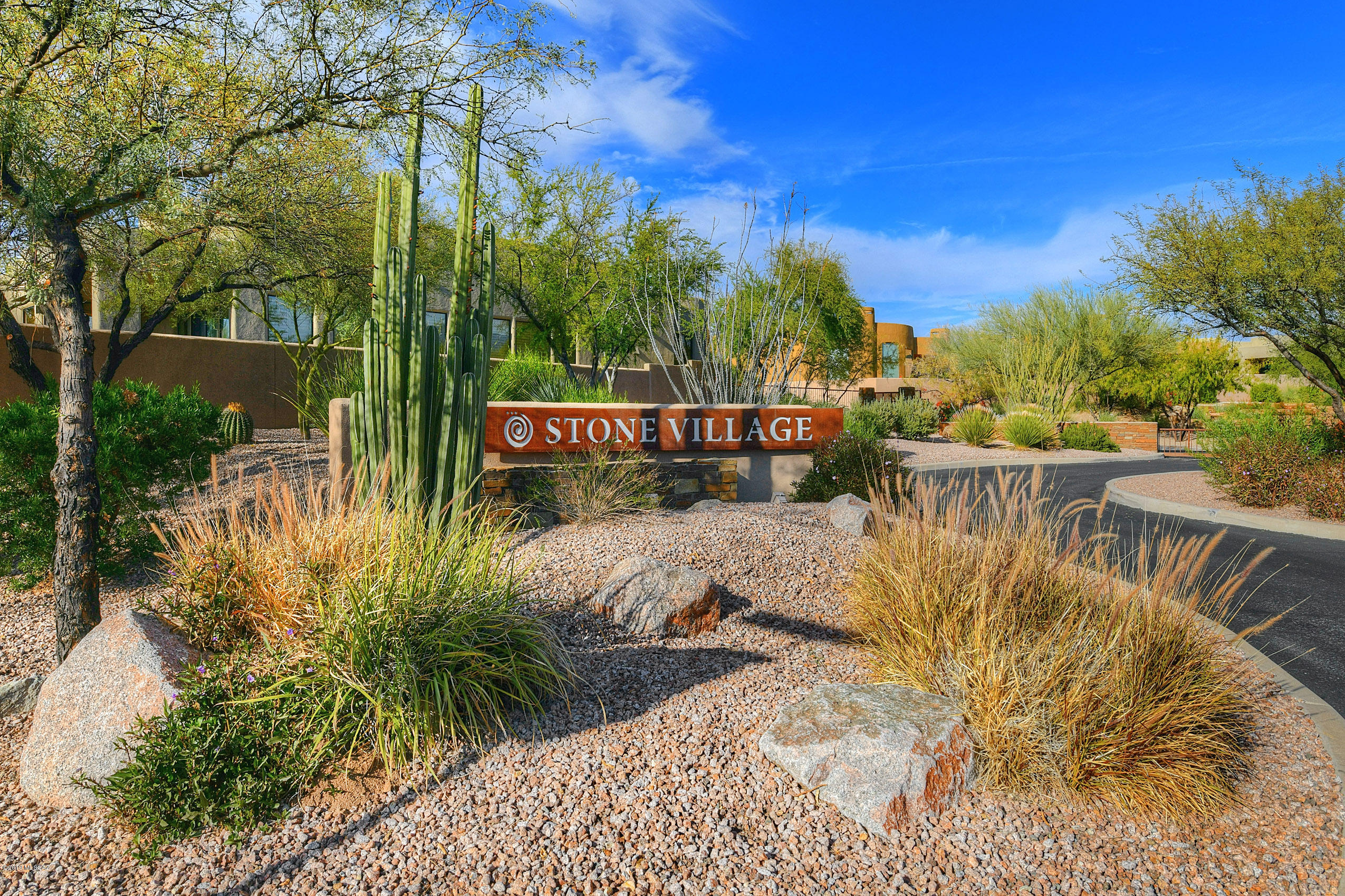 990 W Par Four Drive