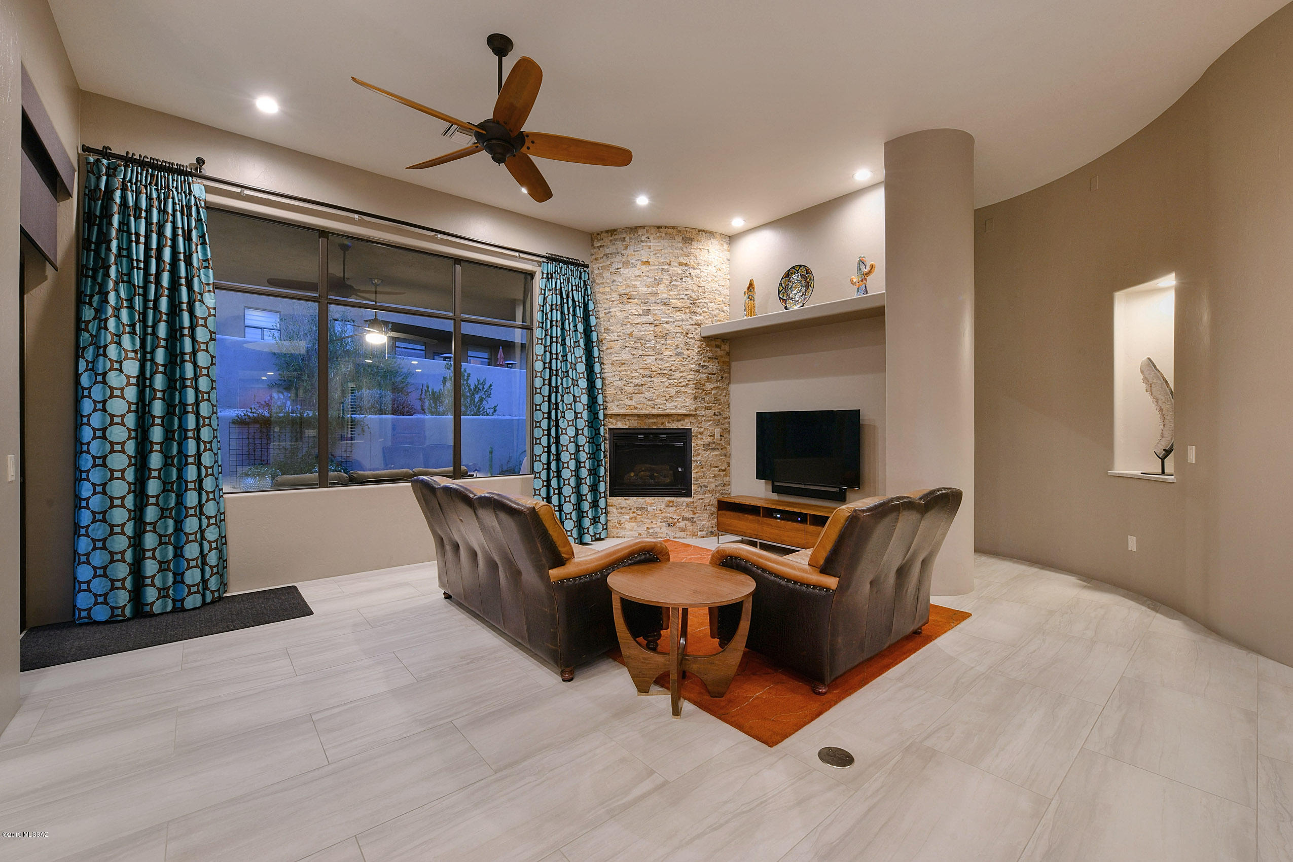 990 W Par Four Drive