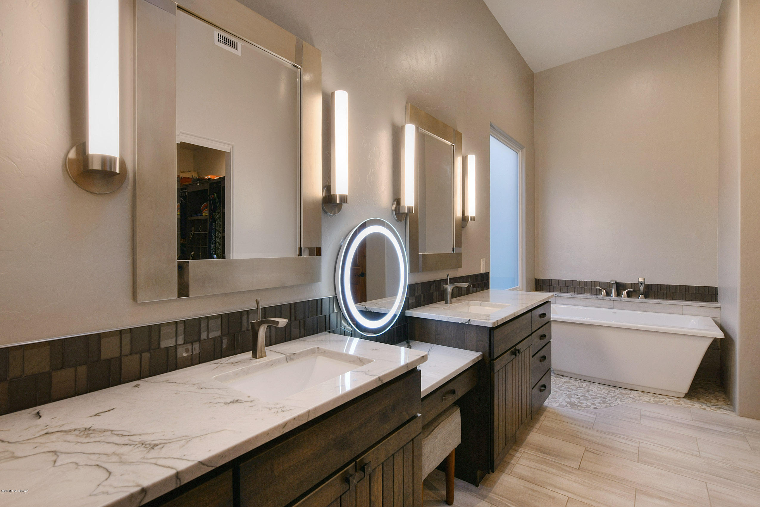 990 W Par Four Drive