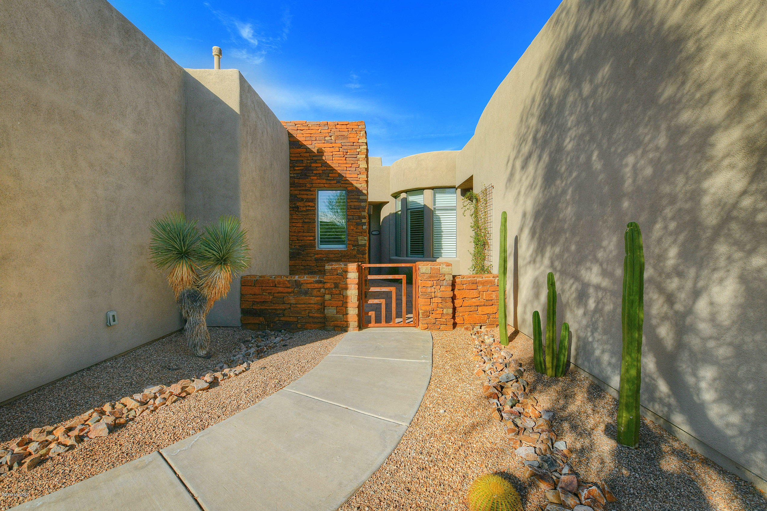 990 W Par Four Drive