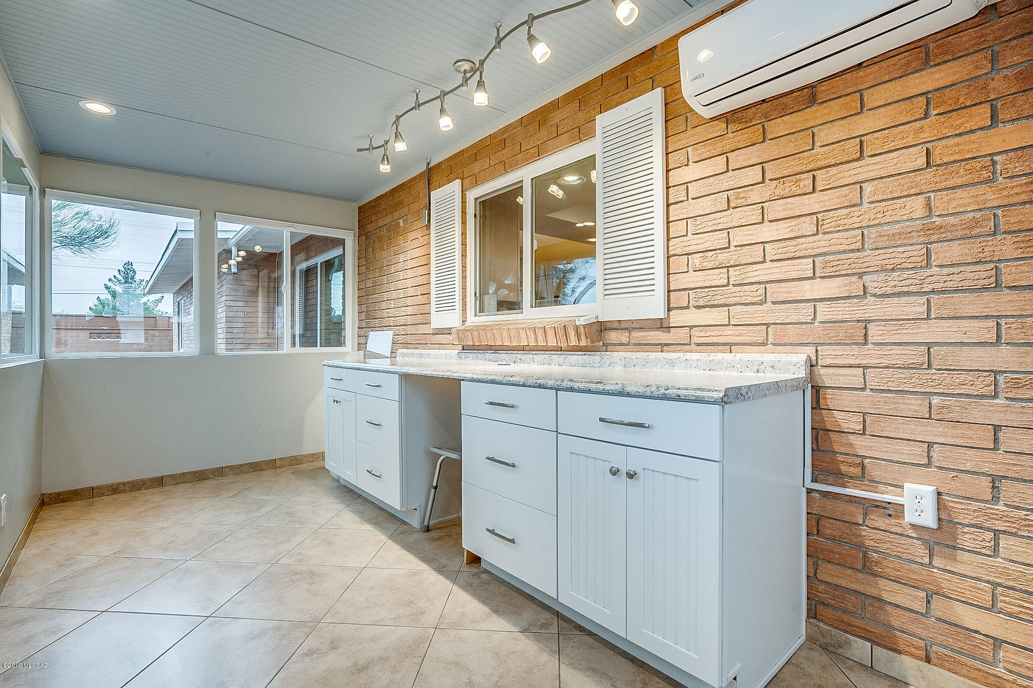 5851 E Hampton Street