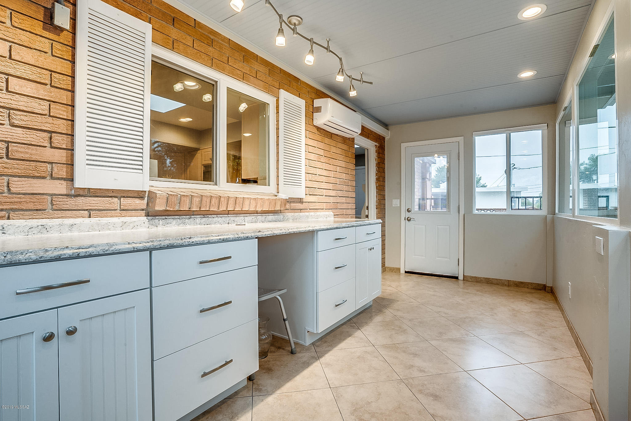 5851 E Hampton Street