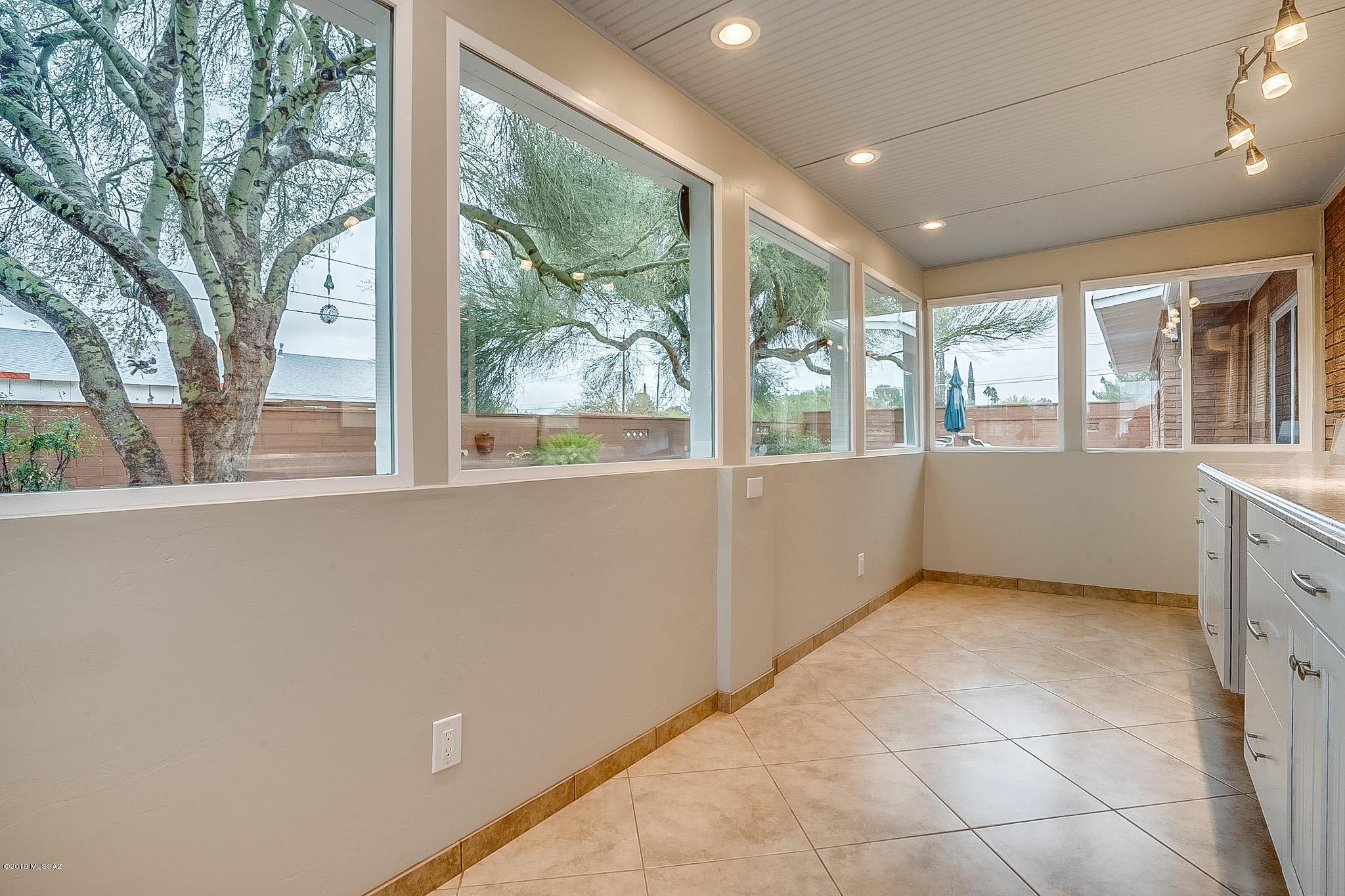 5851 E Hampton Street