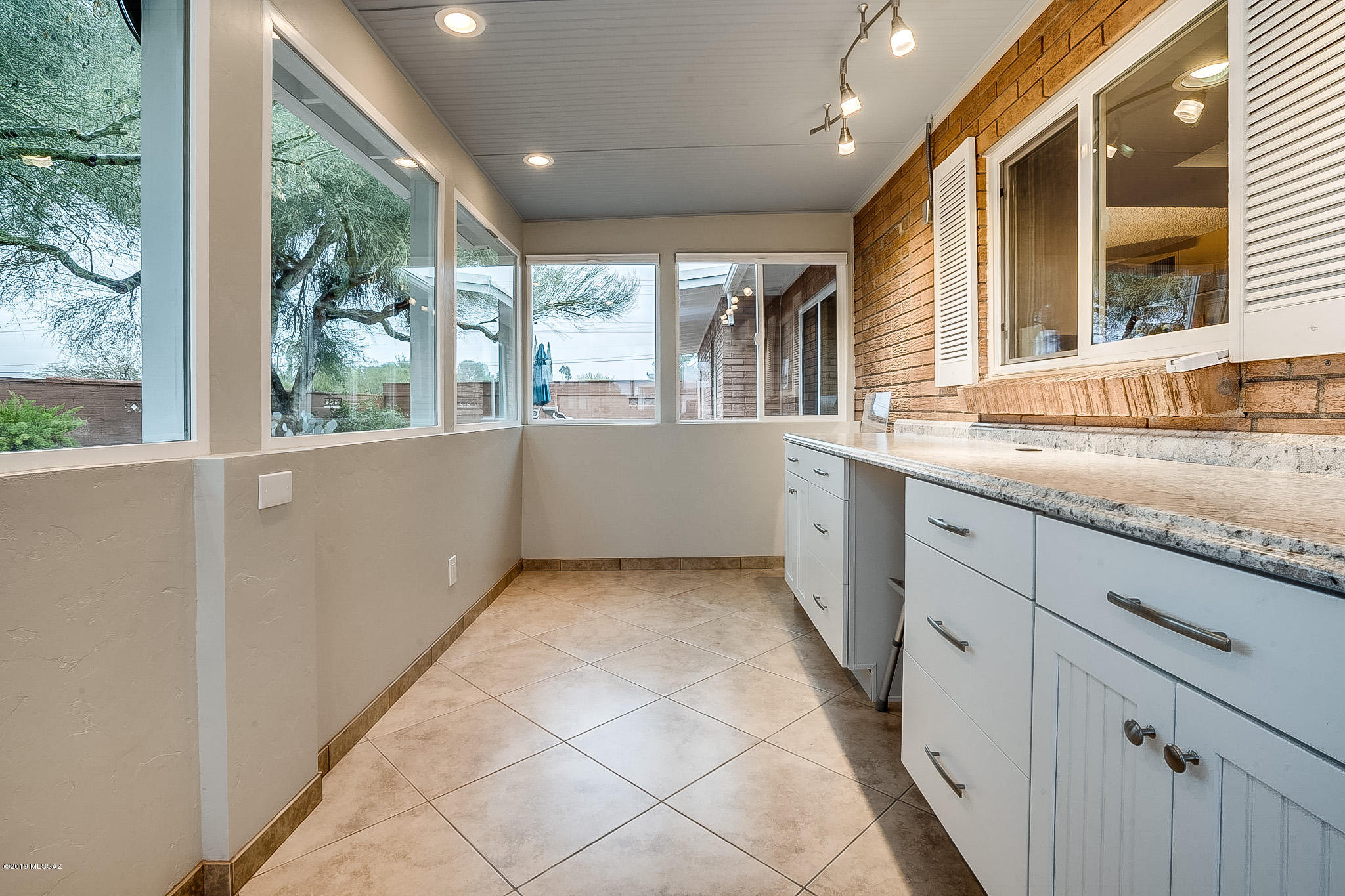 5851 E Hampton Street