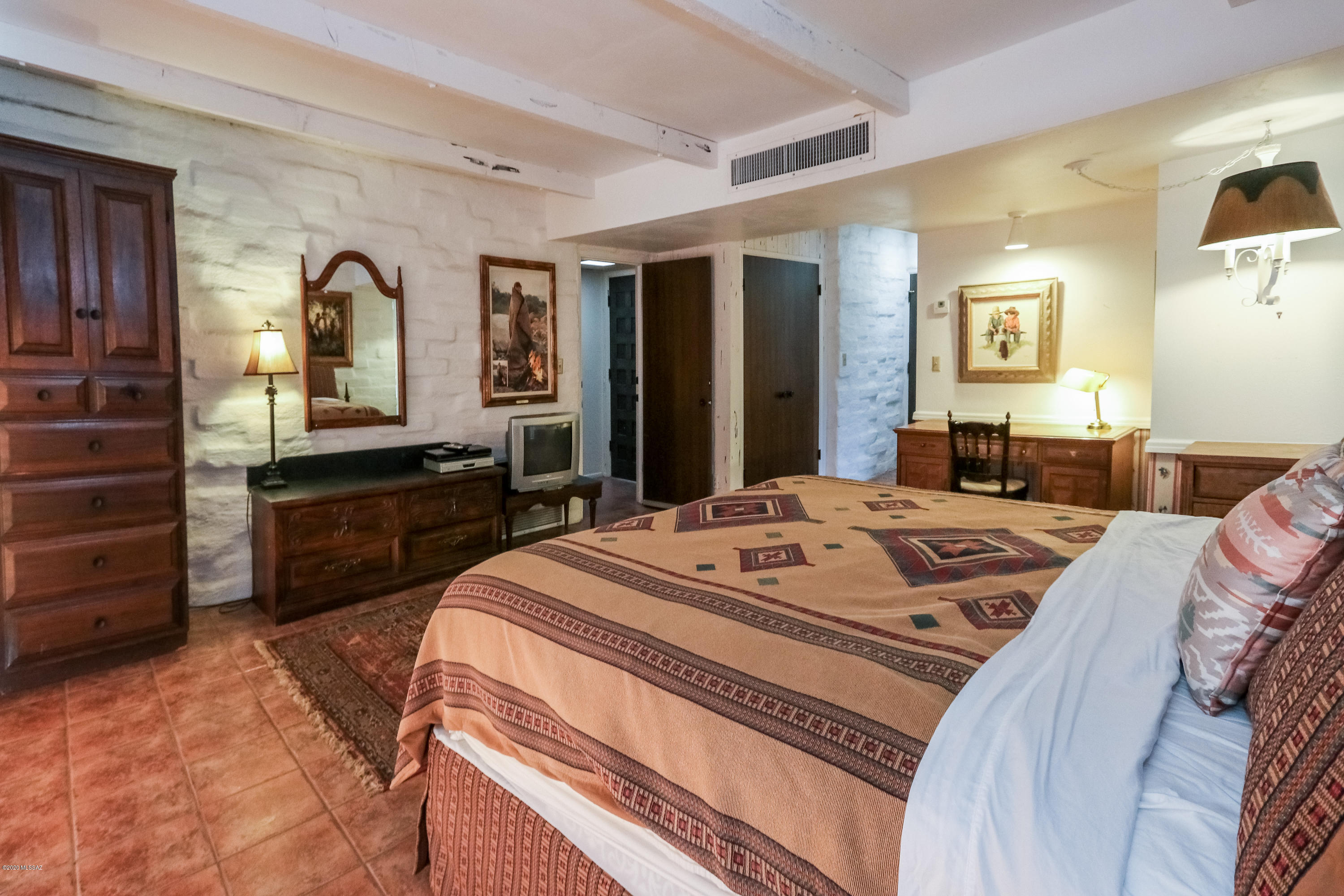 5251 E Mission Hill Drive Unit: 16/17