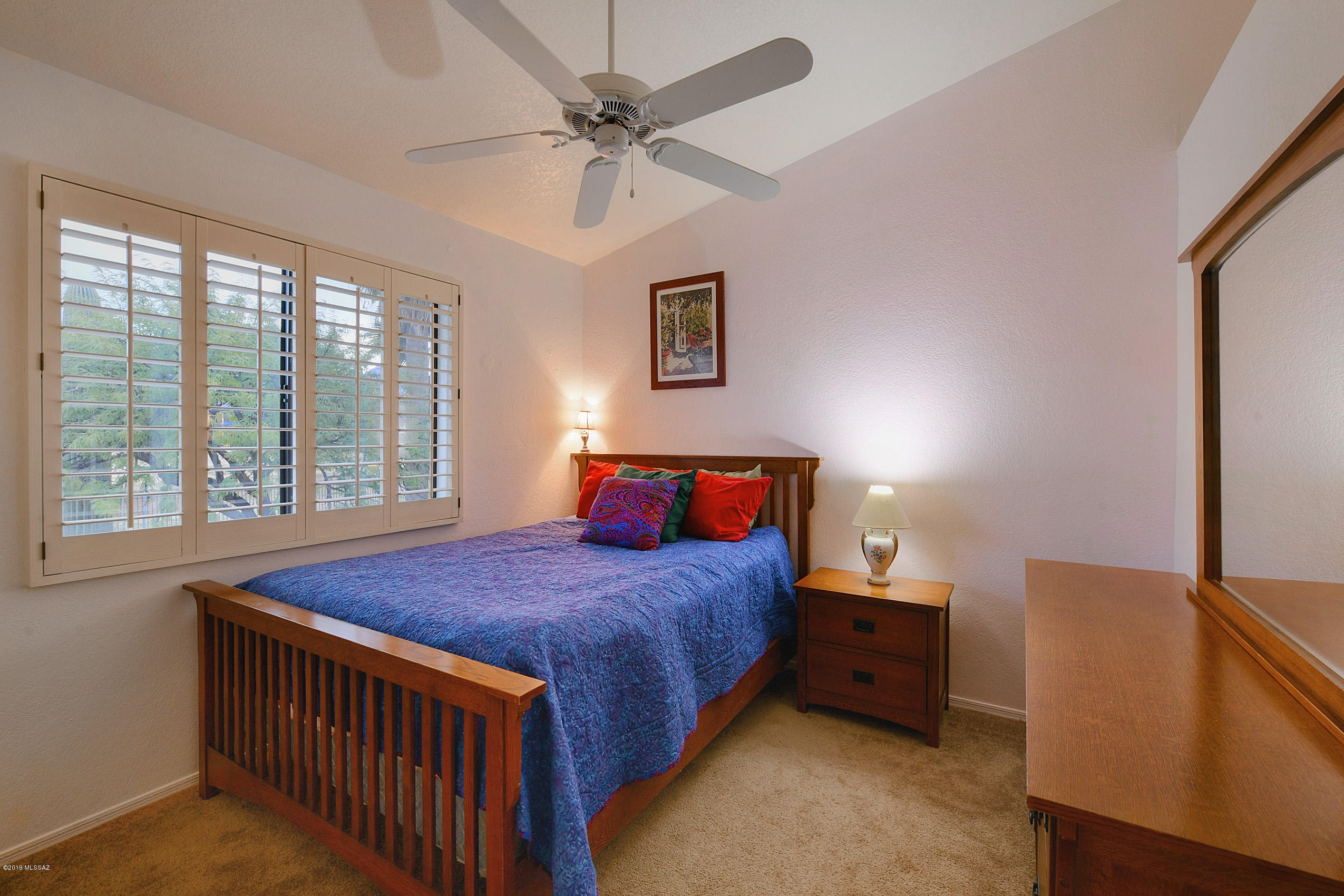 993 W Lost Dutchman Place