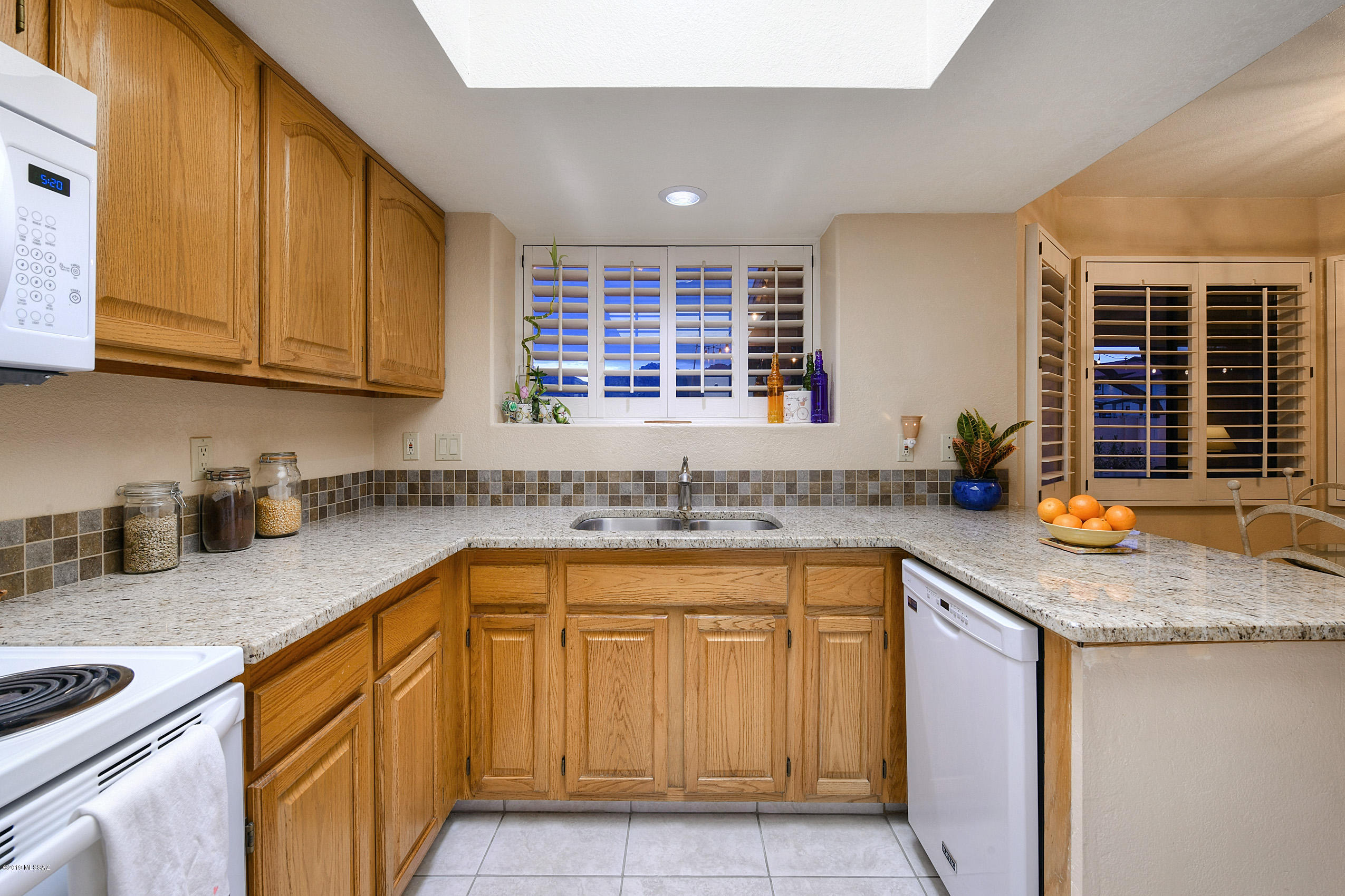 993 W Lost Dutchman Place