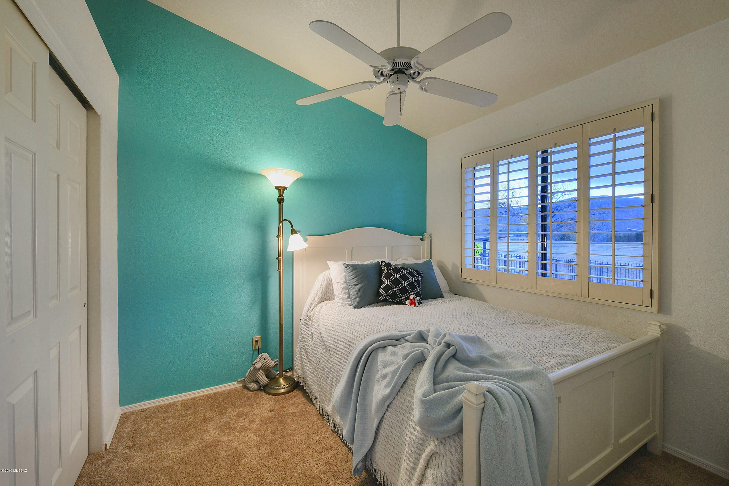 993 W Lost Dutchman Place