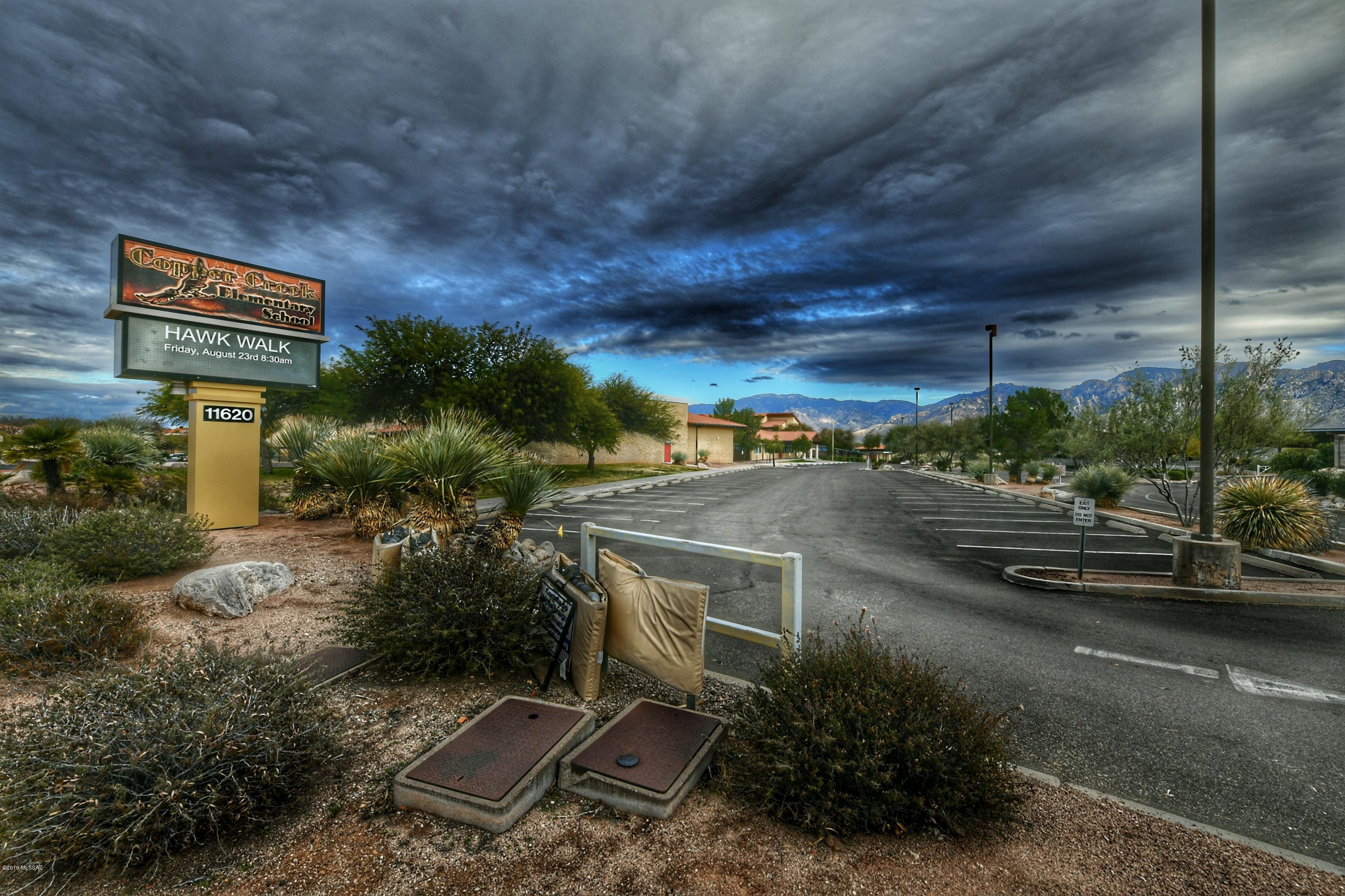 993 W Lost Dutchman Place