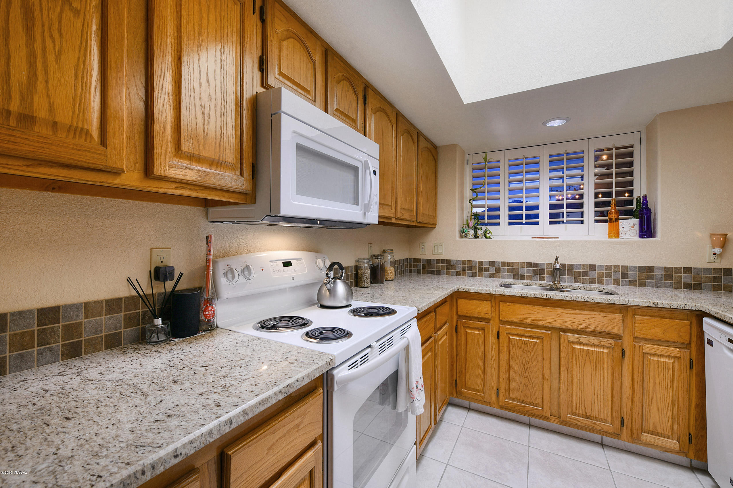 993 W Lost Dutchman Place