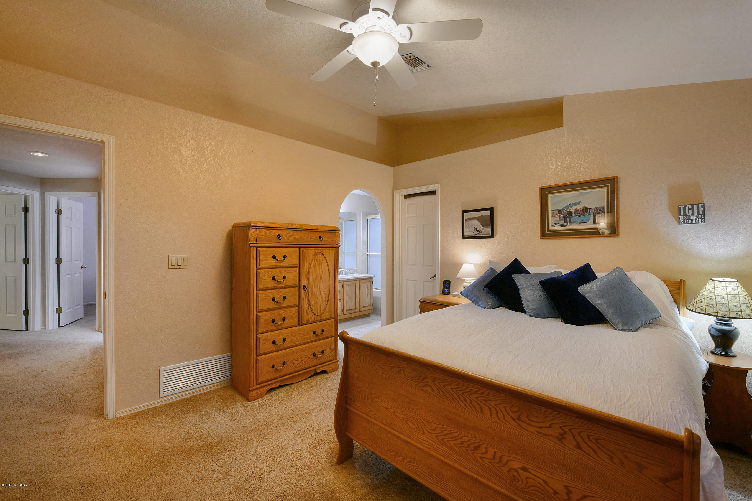 993 W Lost Dutchman Place