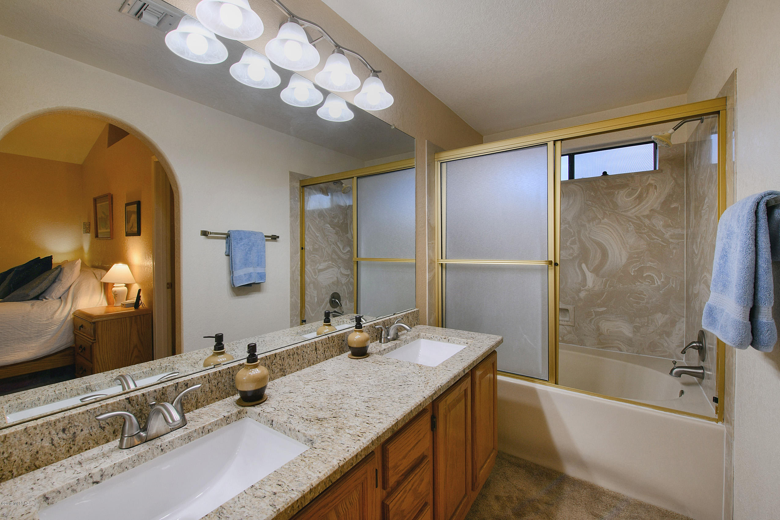 993 W Lost Dutchman Place