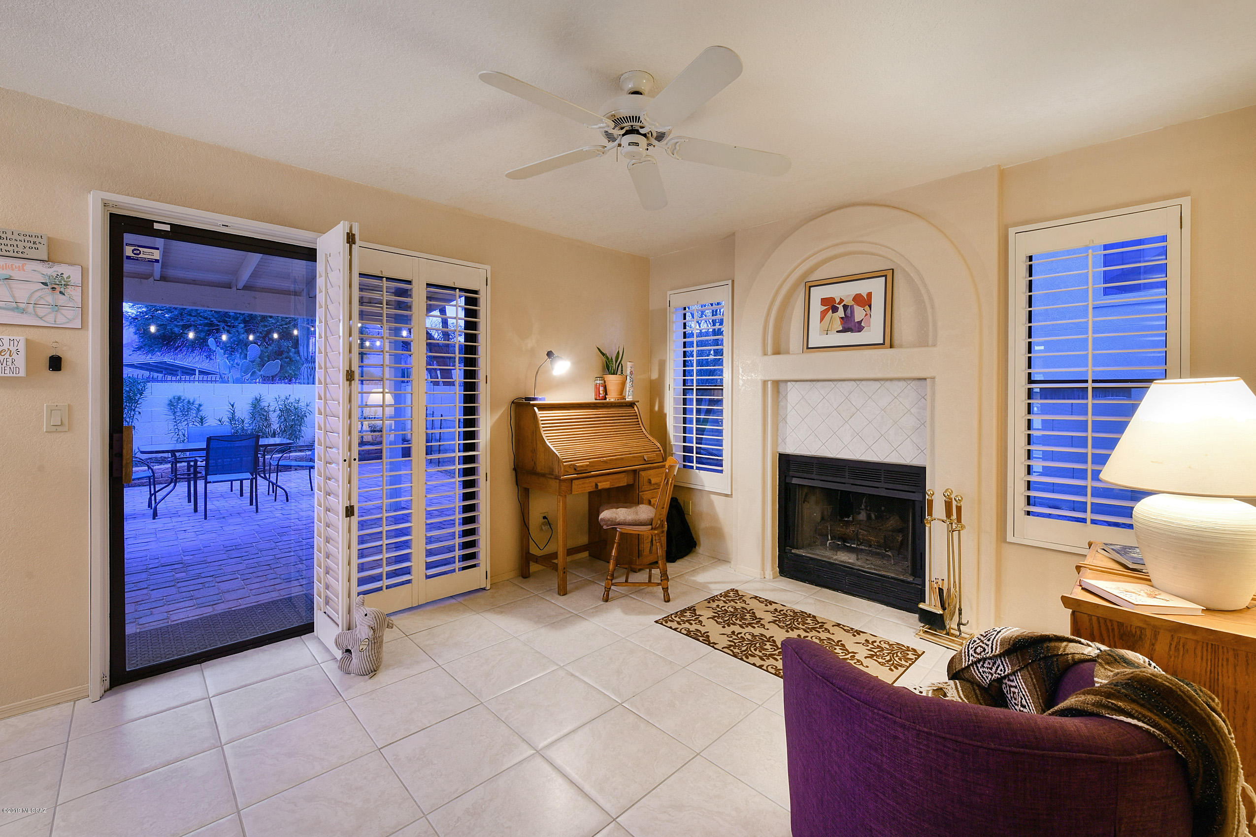 993 W Lost Dutchman Place