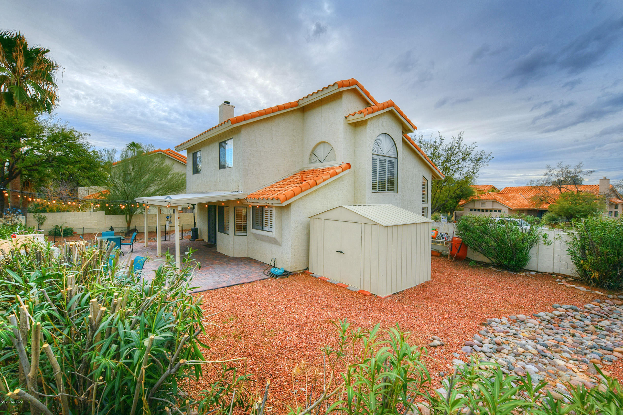 993 W Lost Dutchman Place