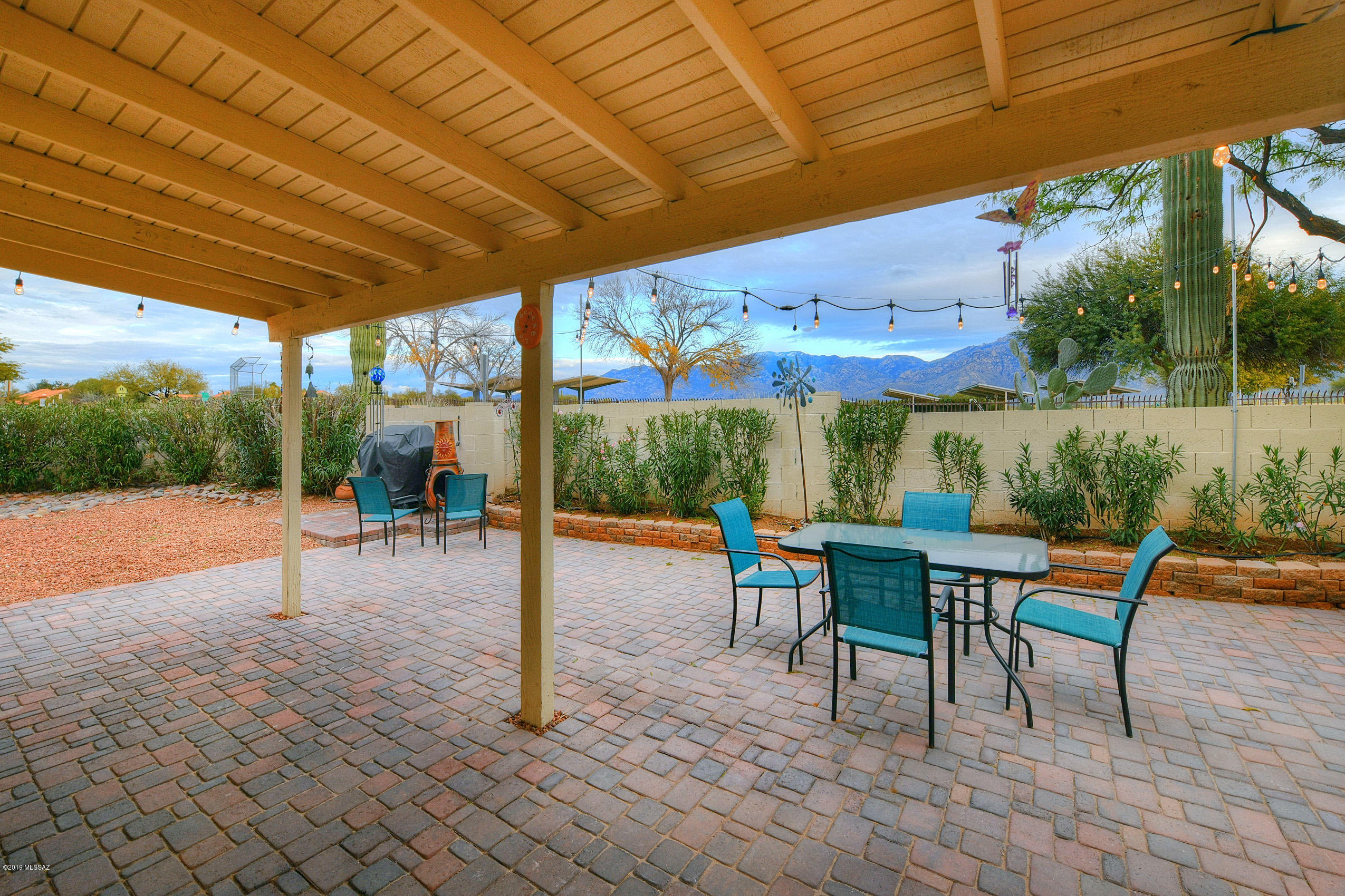 993 W Lost Dutchman Place