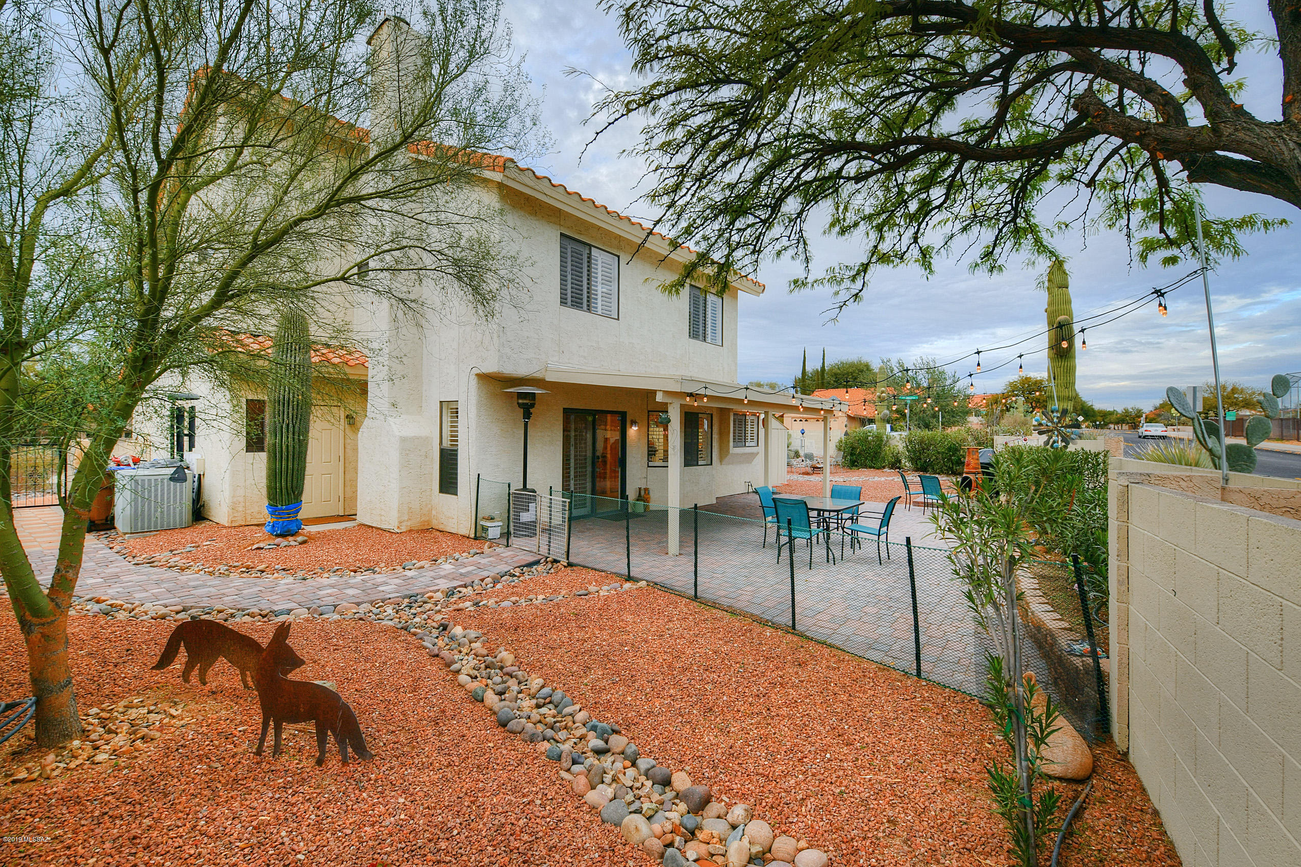 993 W Lost Dutchman Place